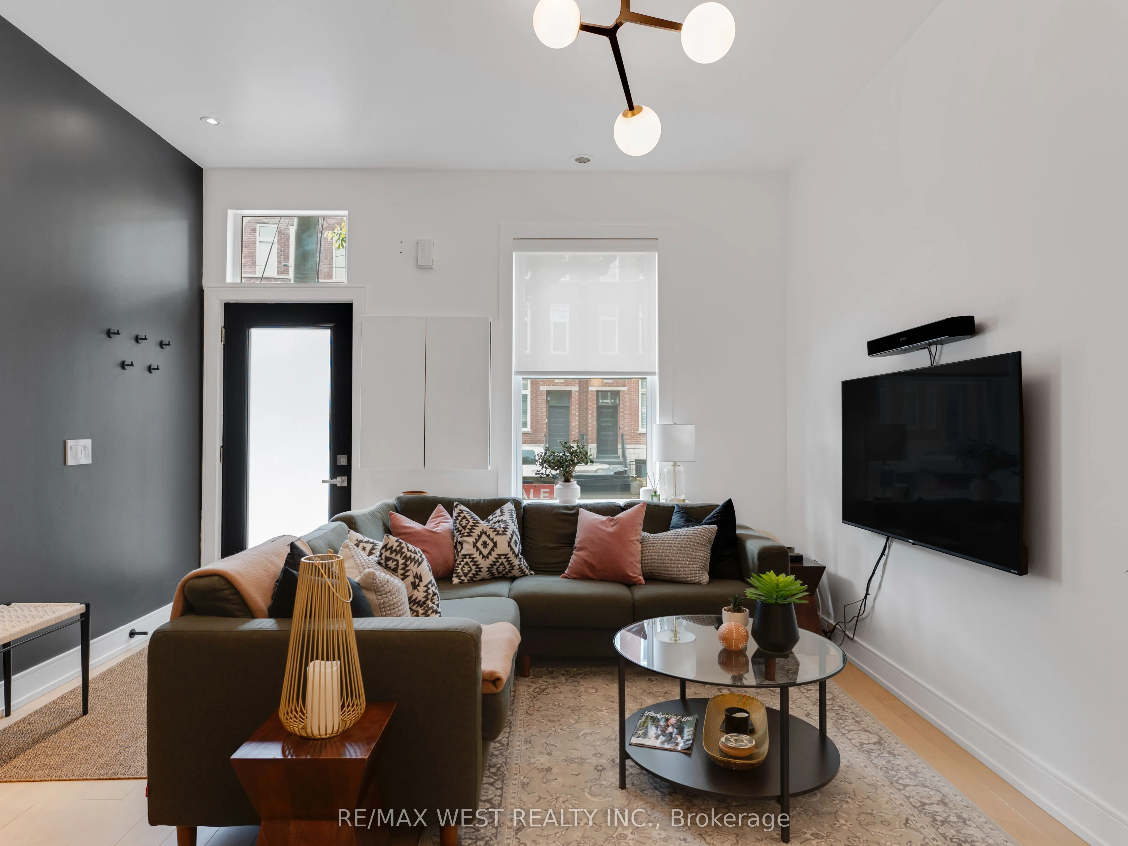 553 King Street E