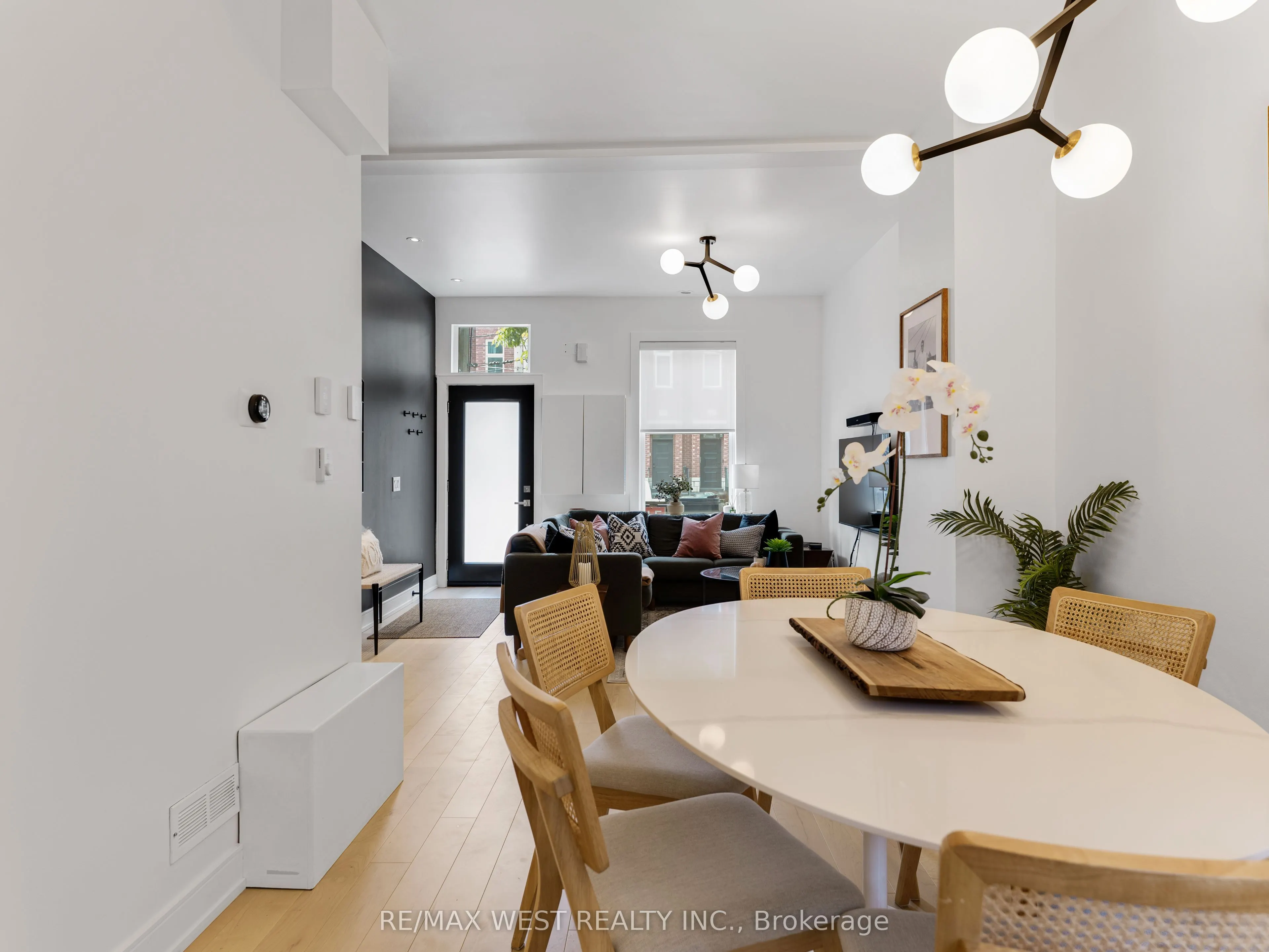 553 King Street E