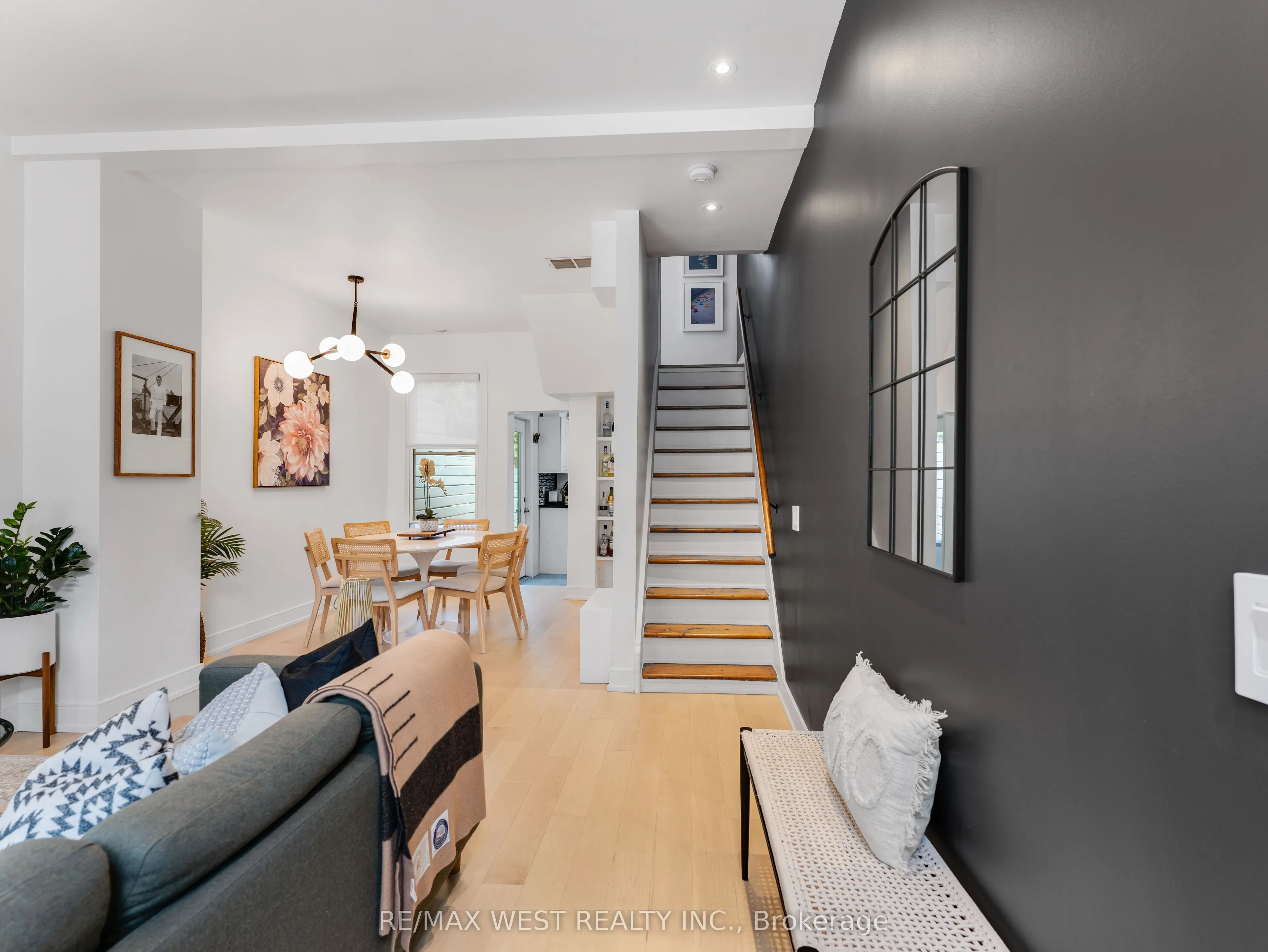 553 King Street E