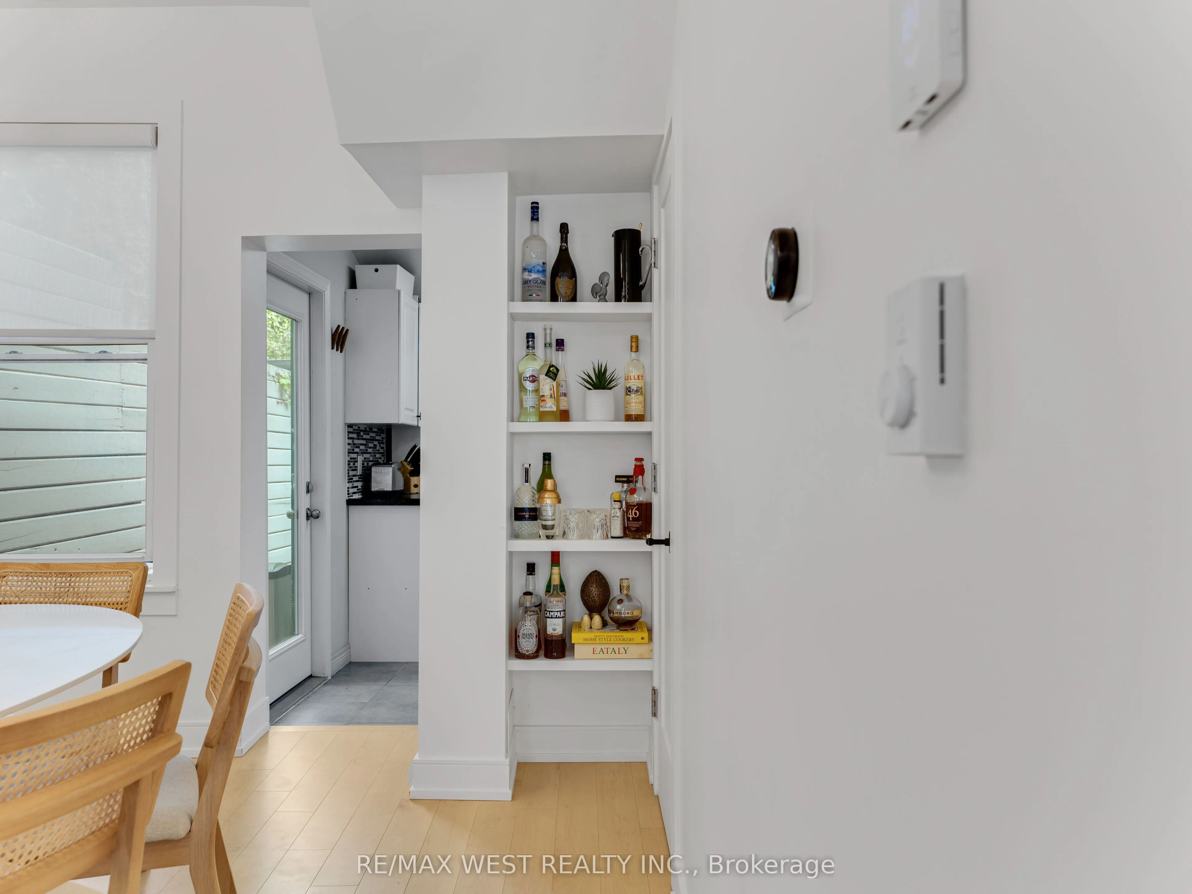 553 King Street E