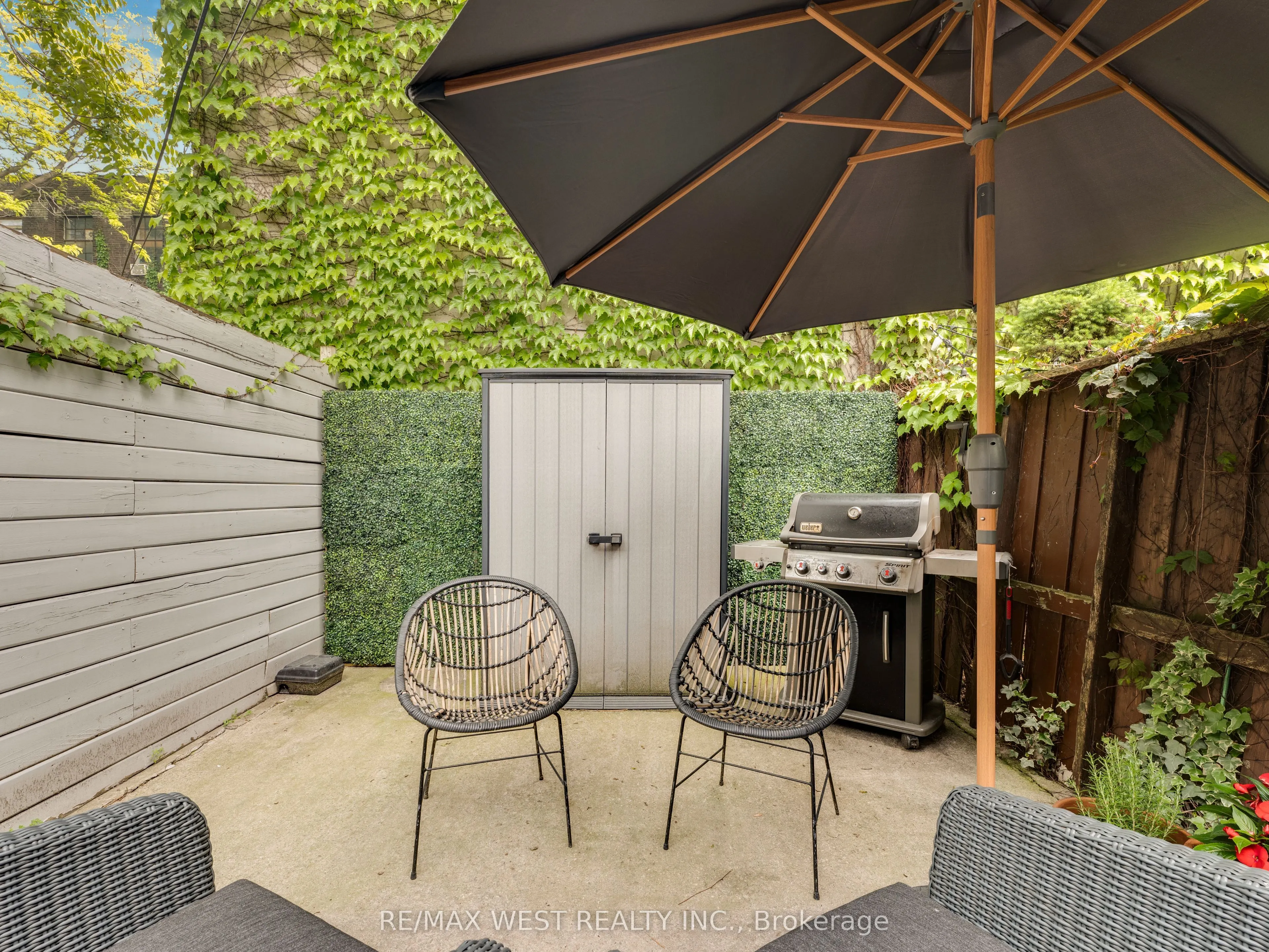 553 King Street E