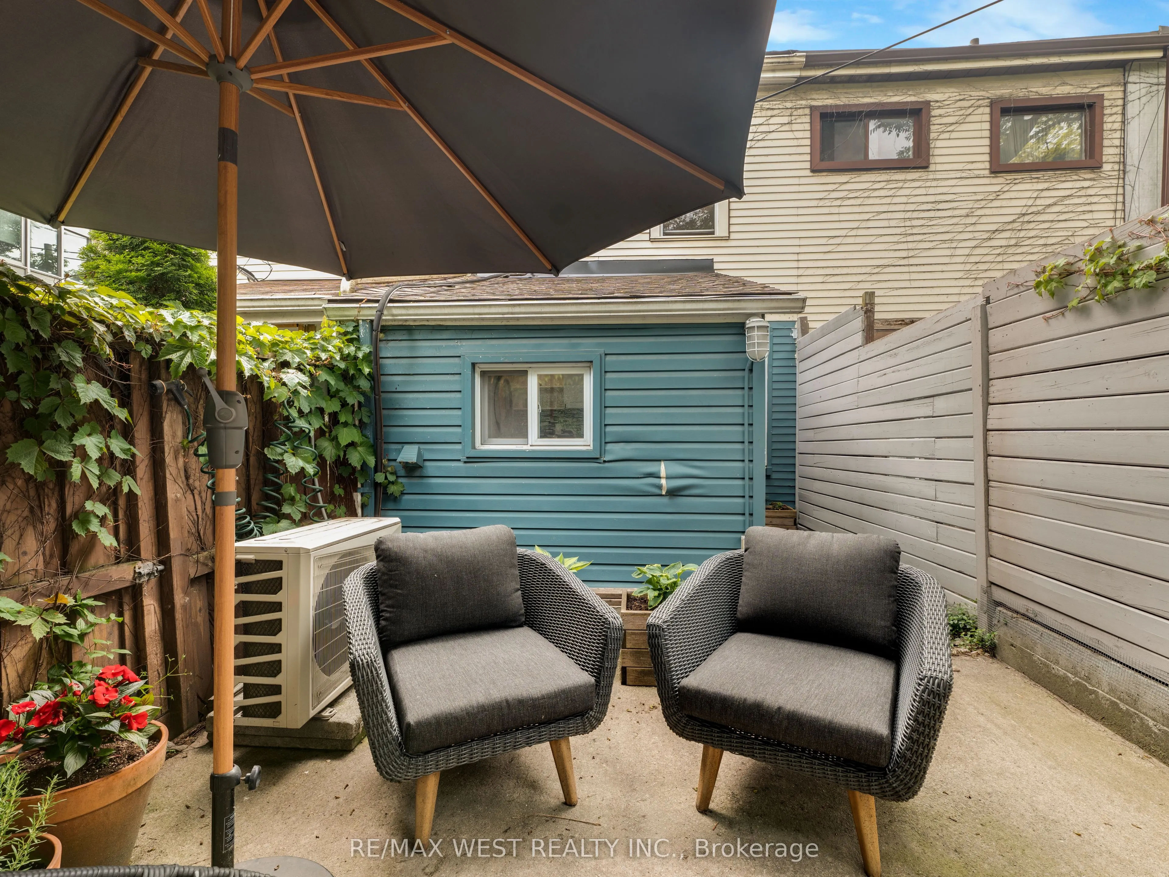 553 King Street E