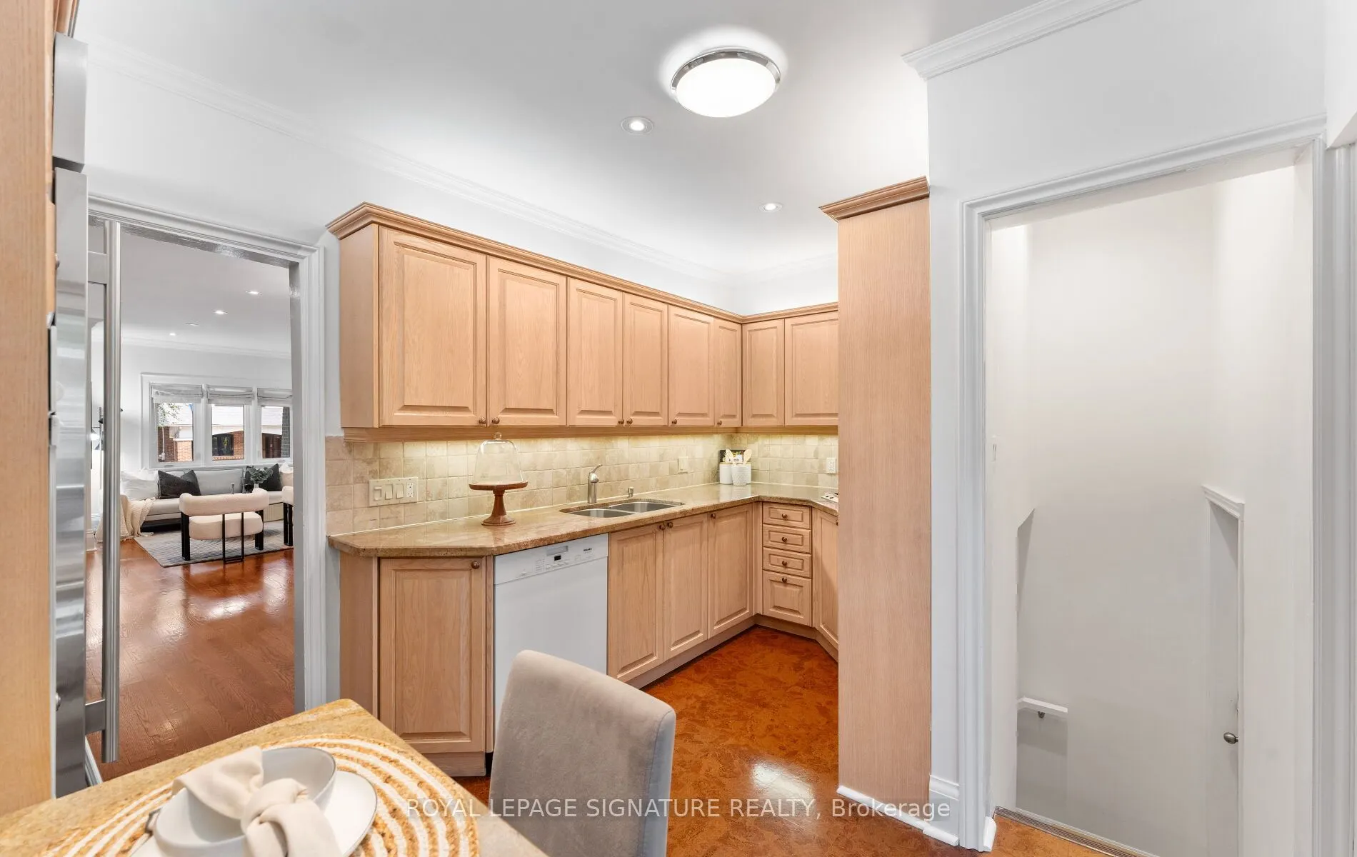 45 Hillsdale Avenue W