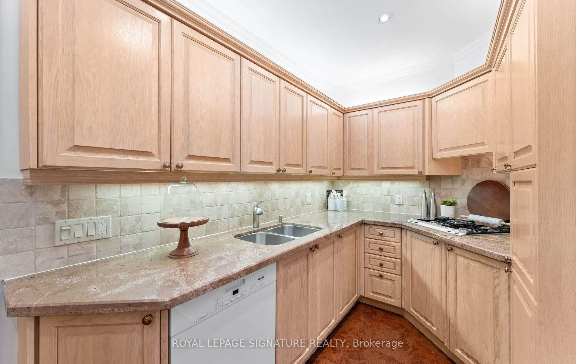 45 Hillsdale Avenue W