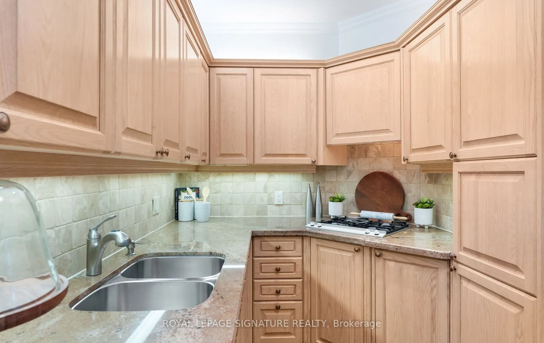 45 Hillsdale Avenue W