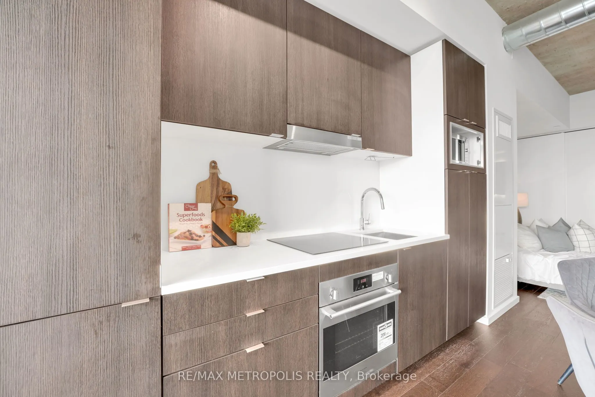 21 Lawren Harris Square, #1213