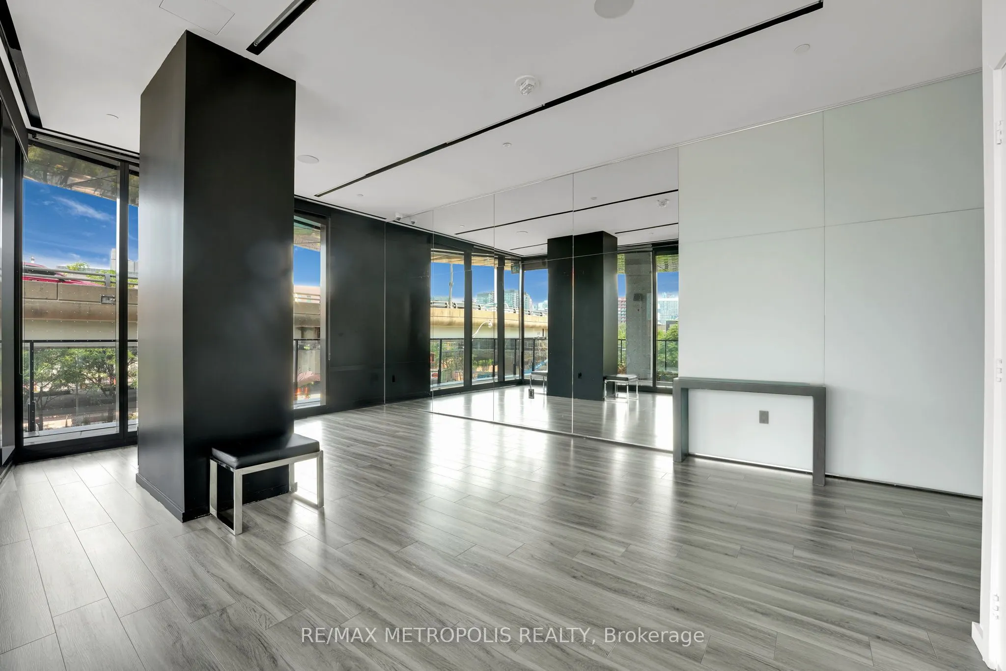 21 Lawren Harris Square, #1213