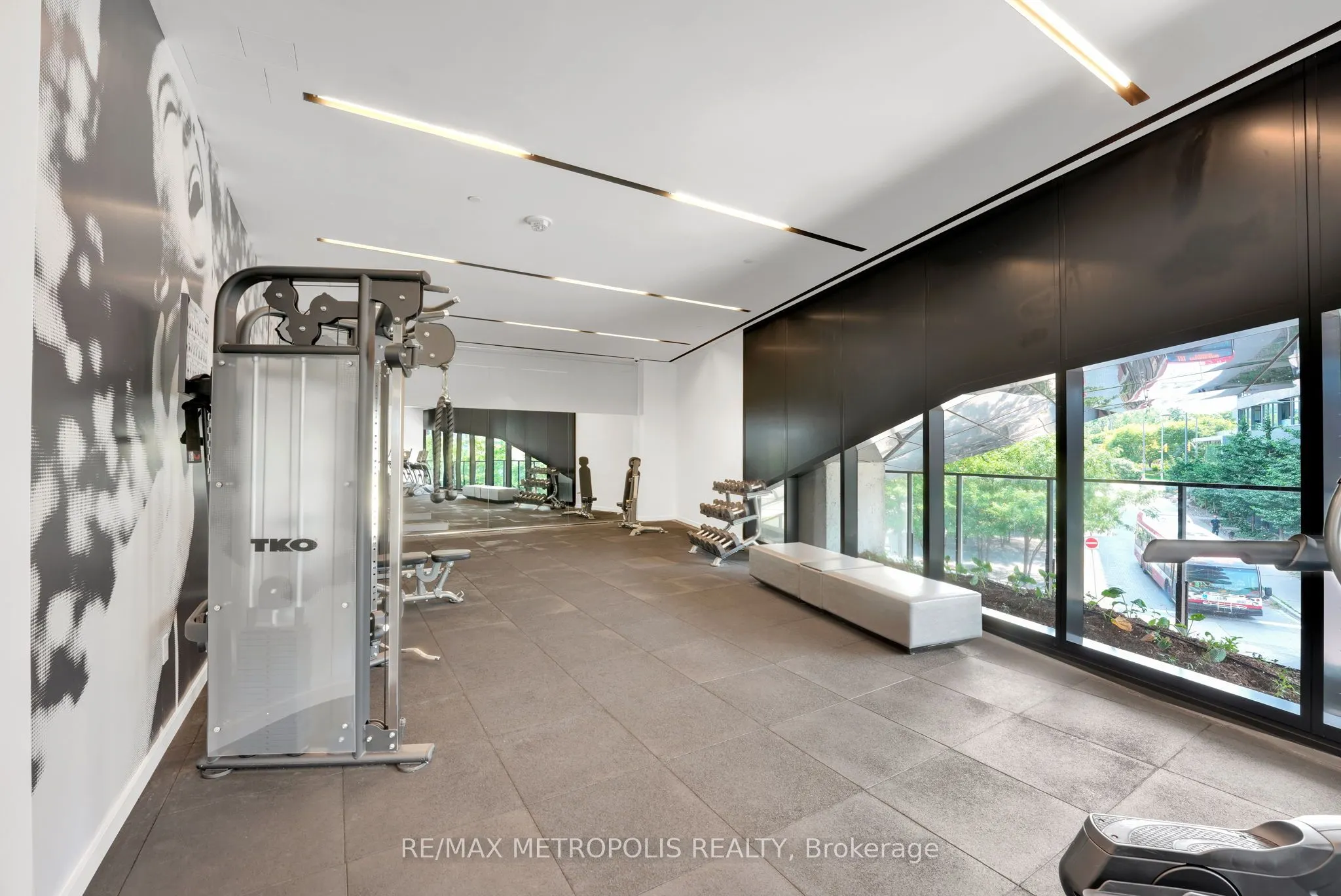 21 Lawren Harris Square, #1213