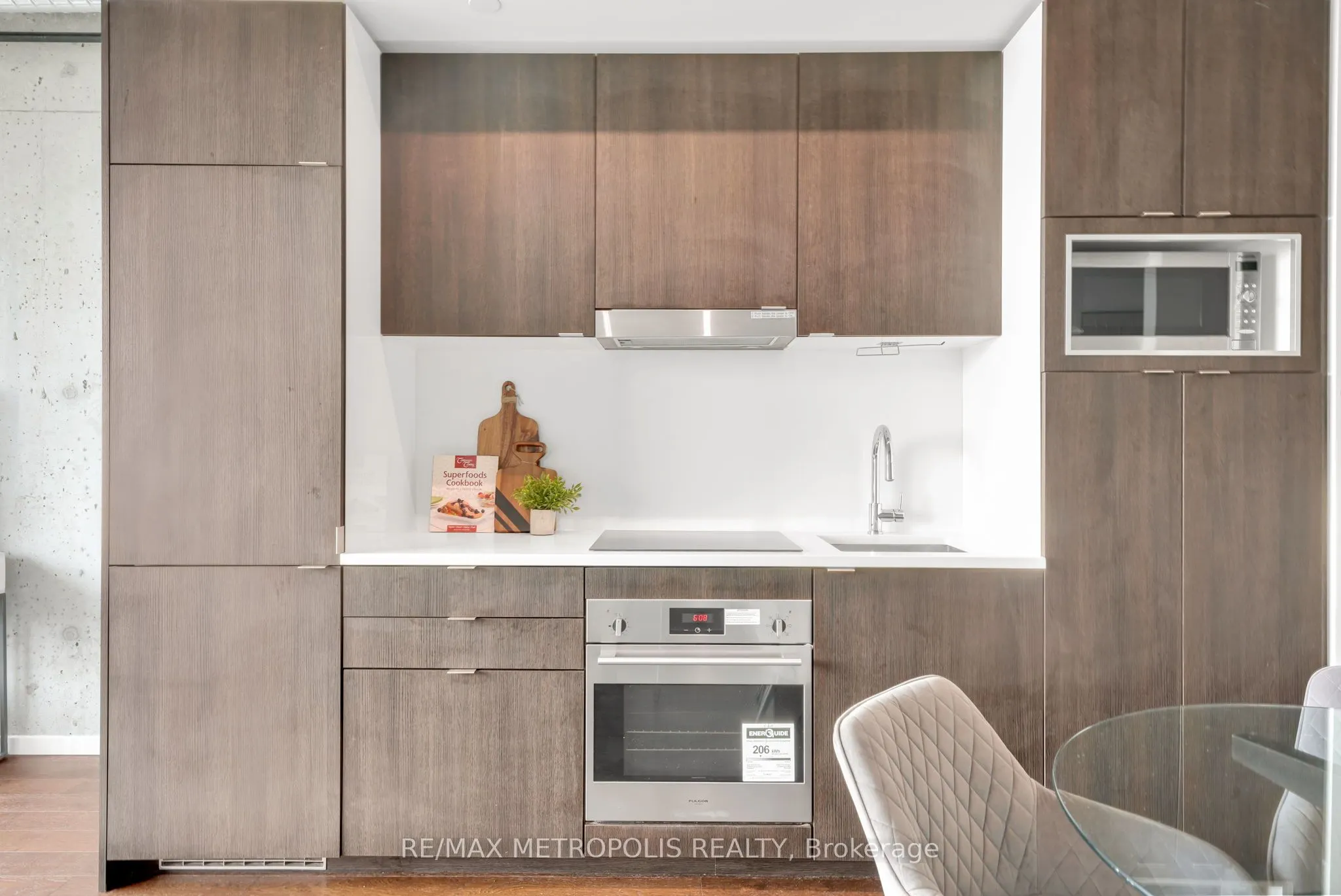 21 Lawren Harris Square, #1213
