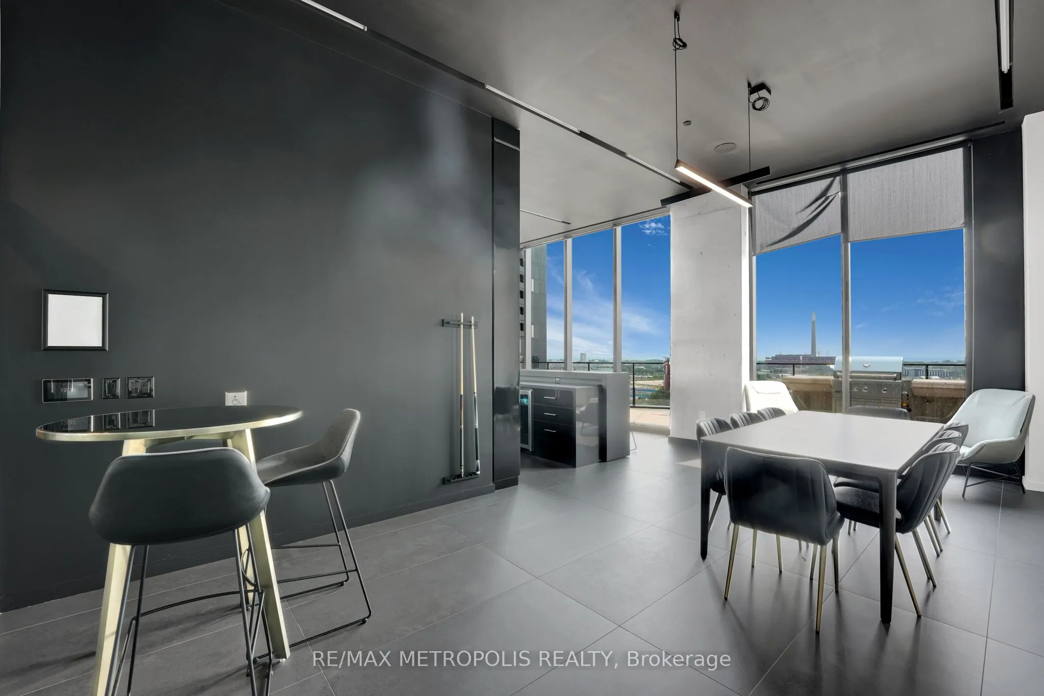 21 Lawren Harris Square, #1213