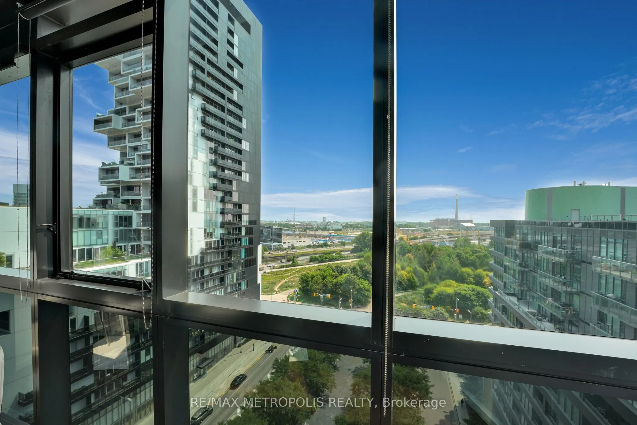 21 Lawren Harris Square, #1213