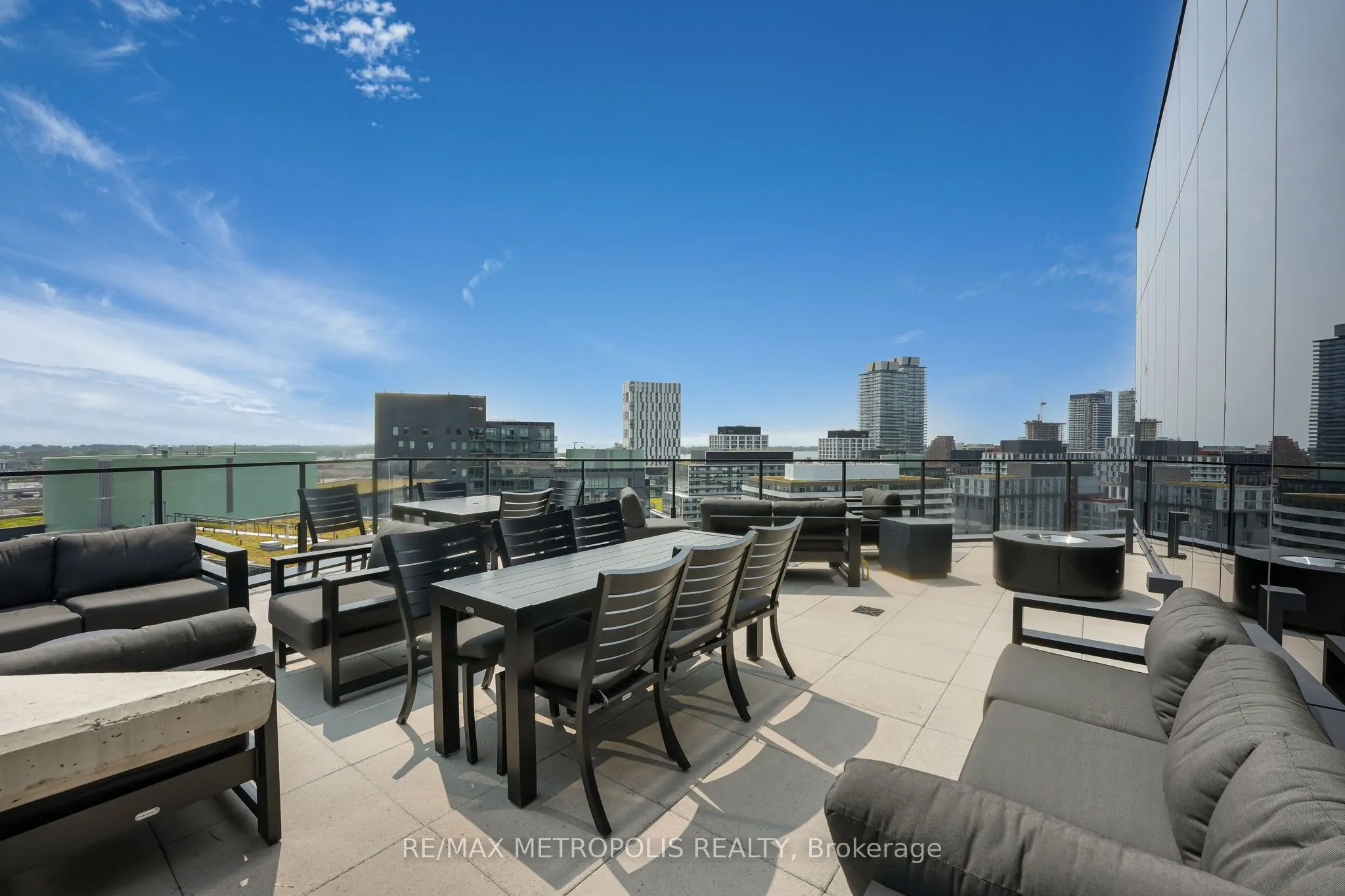 21 Lawren Harris Square, #1213