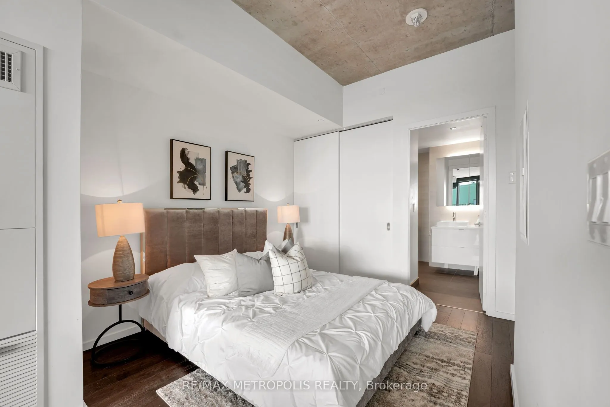 21 Lawren Harris Square, #1213