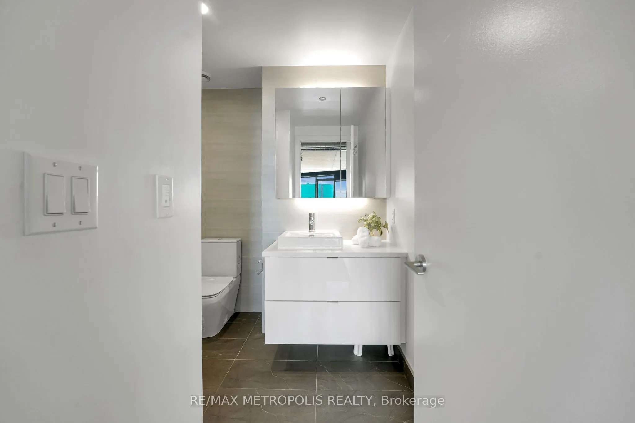 21 Lawren Harris Square, #1213