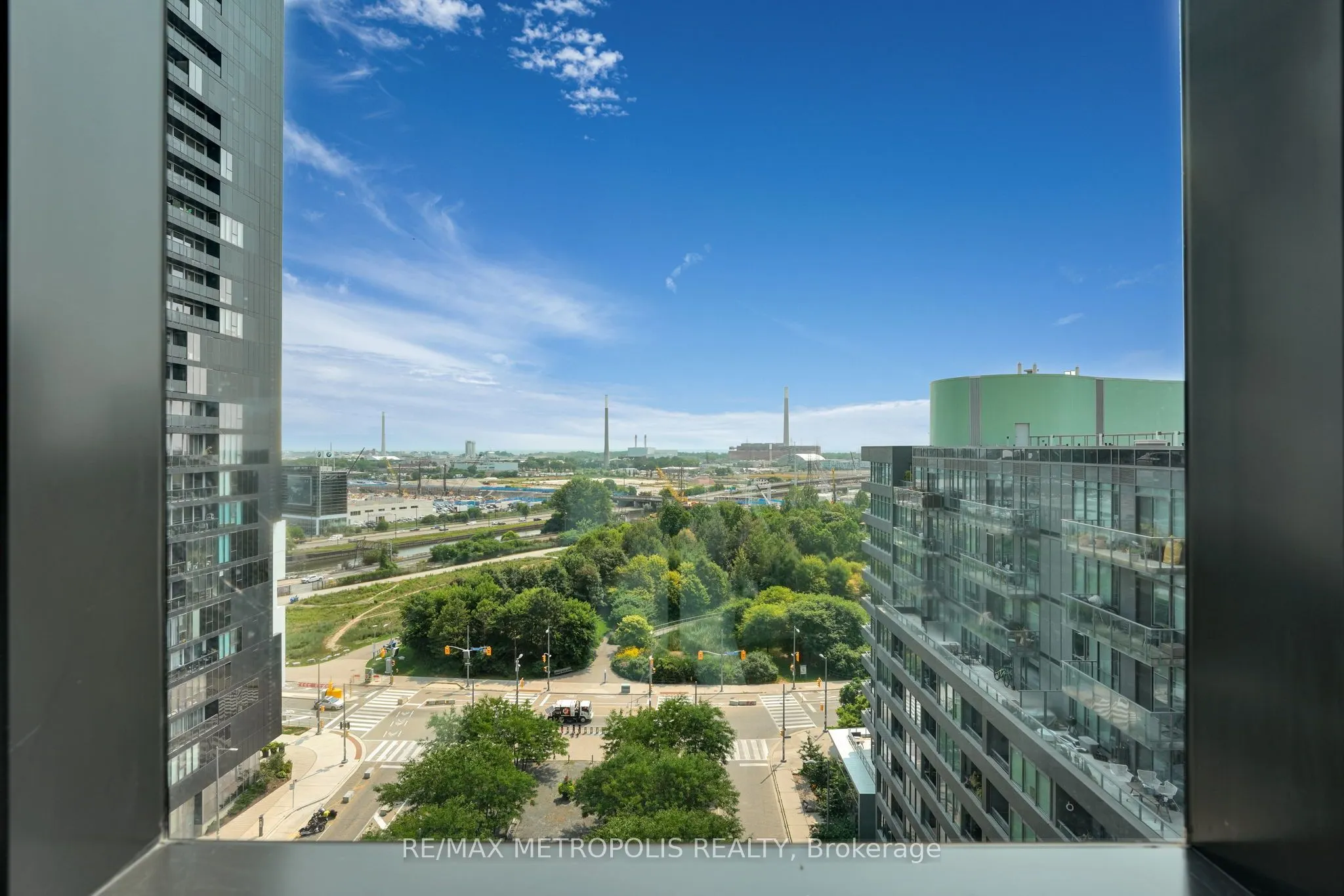 21 Lawren Harris Square, #1213