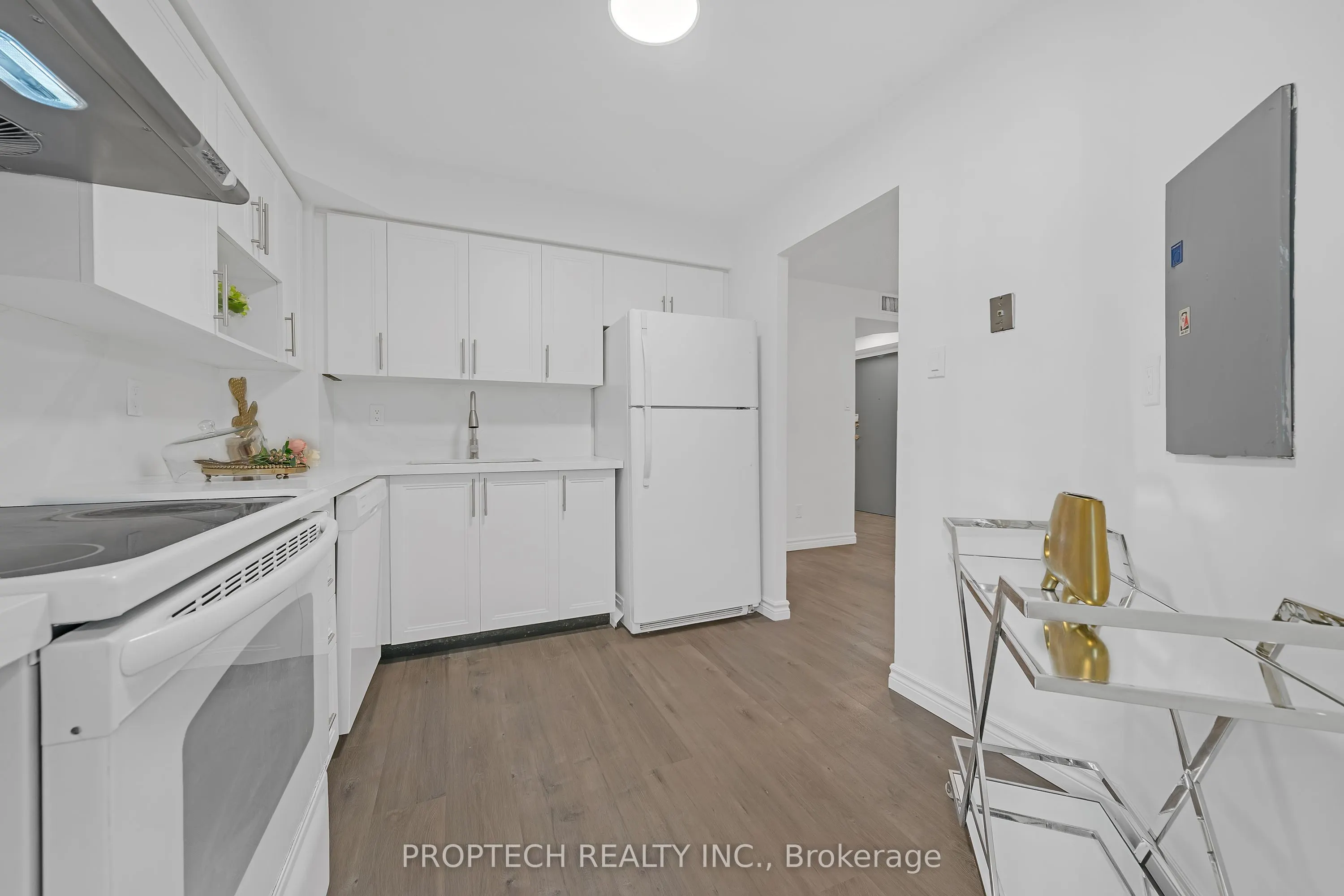 5795 Yonge Street, #204