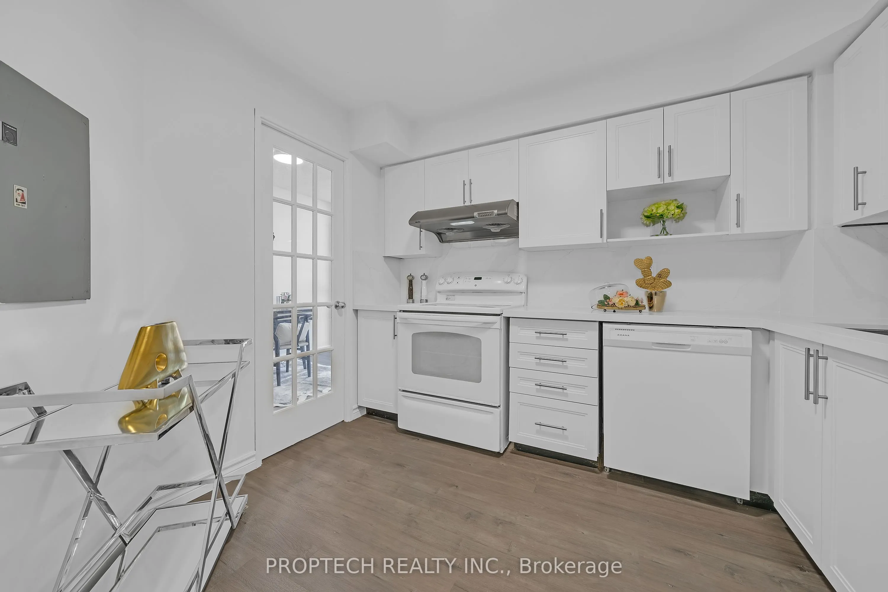 5795 Yonge Street, #204
