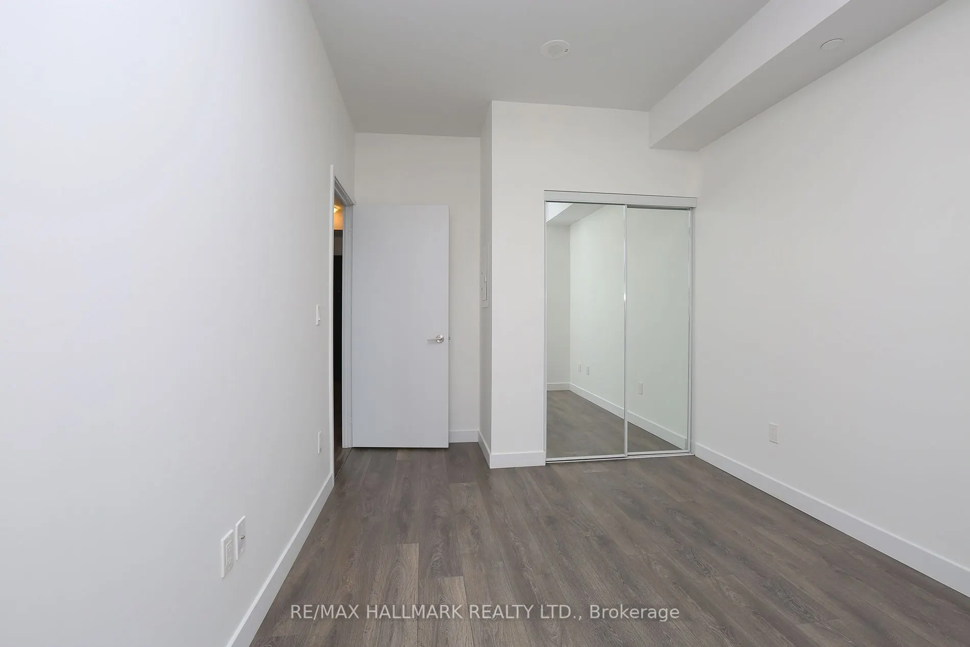 8 Eglinton Avenue E, #4203