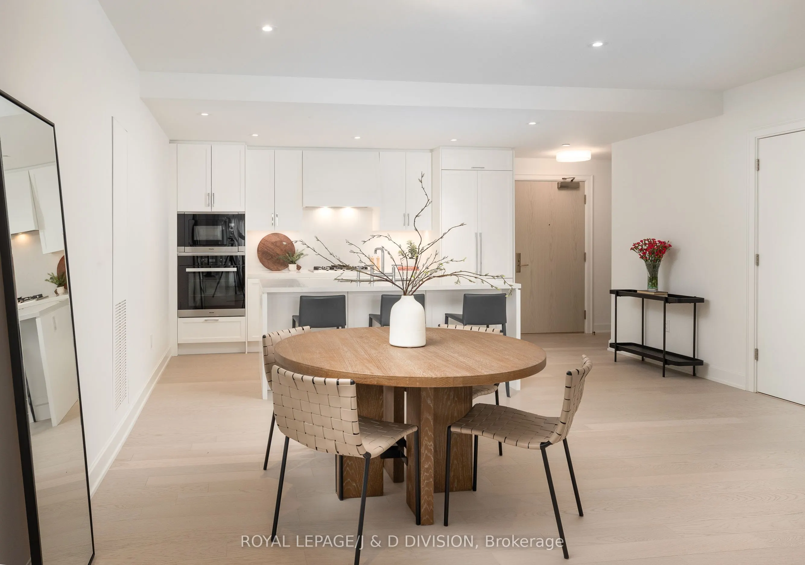 1 Strathgowan Avenue, #407