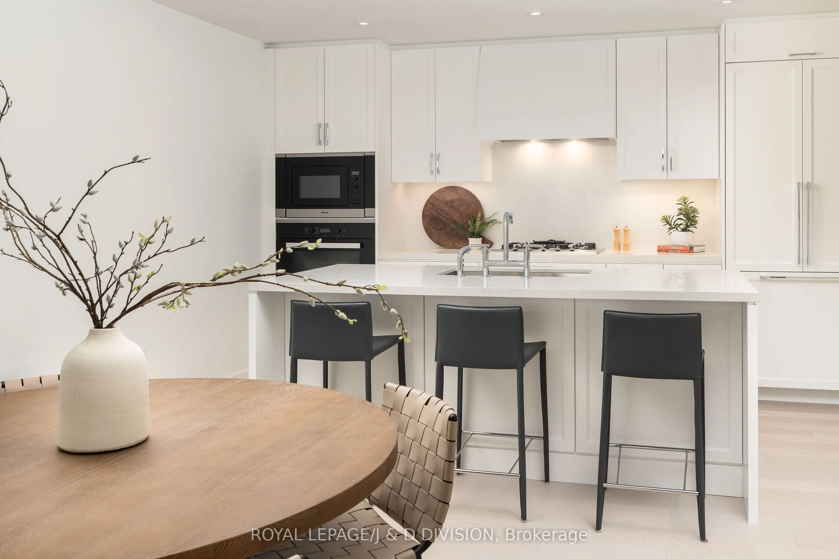 1 Strathgowan Avenue, #407