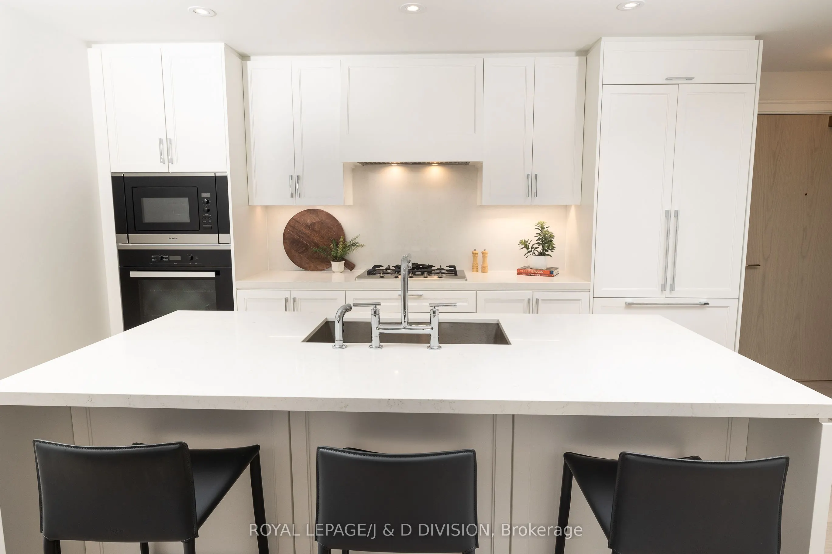 1 Strathgowan Avenue, #407