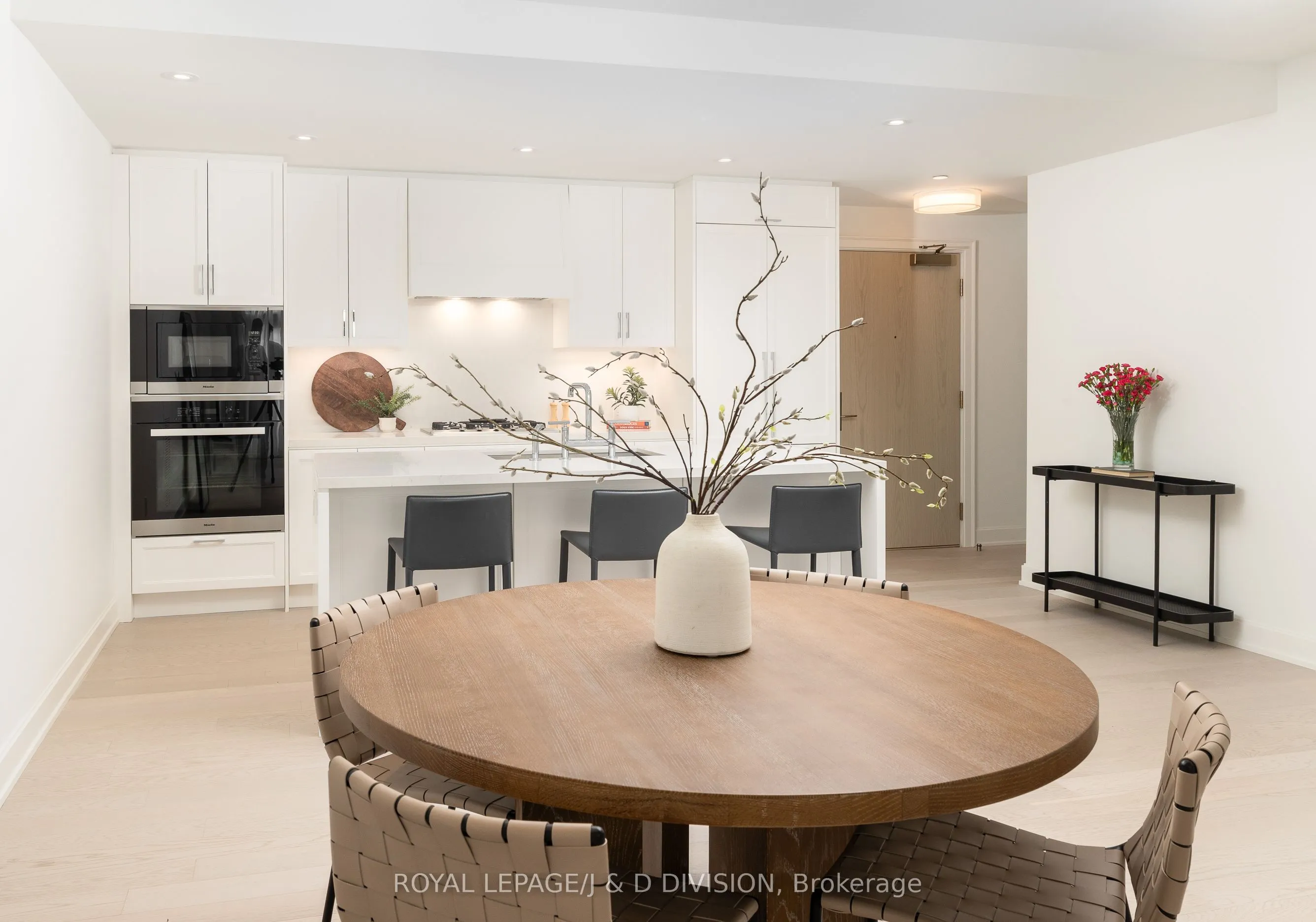 1 Strathgowan Avenue, #407