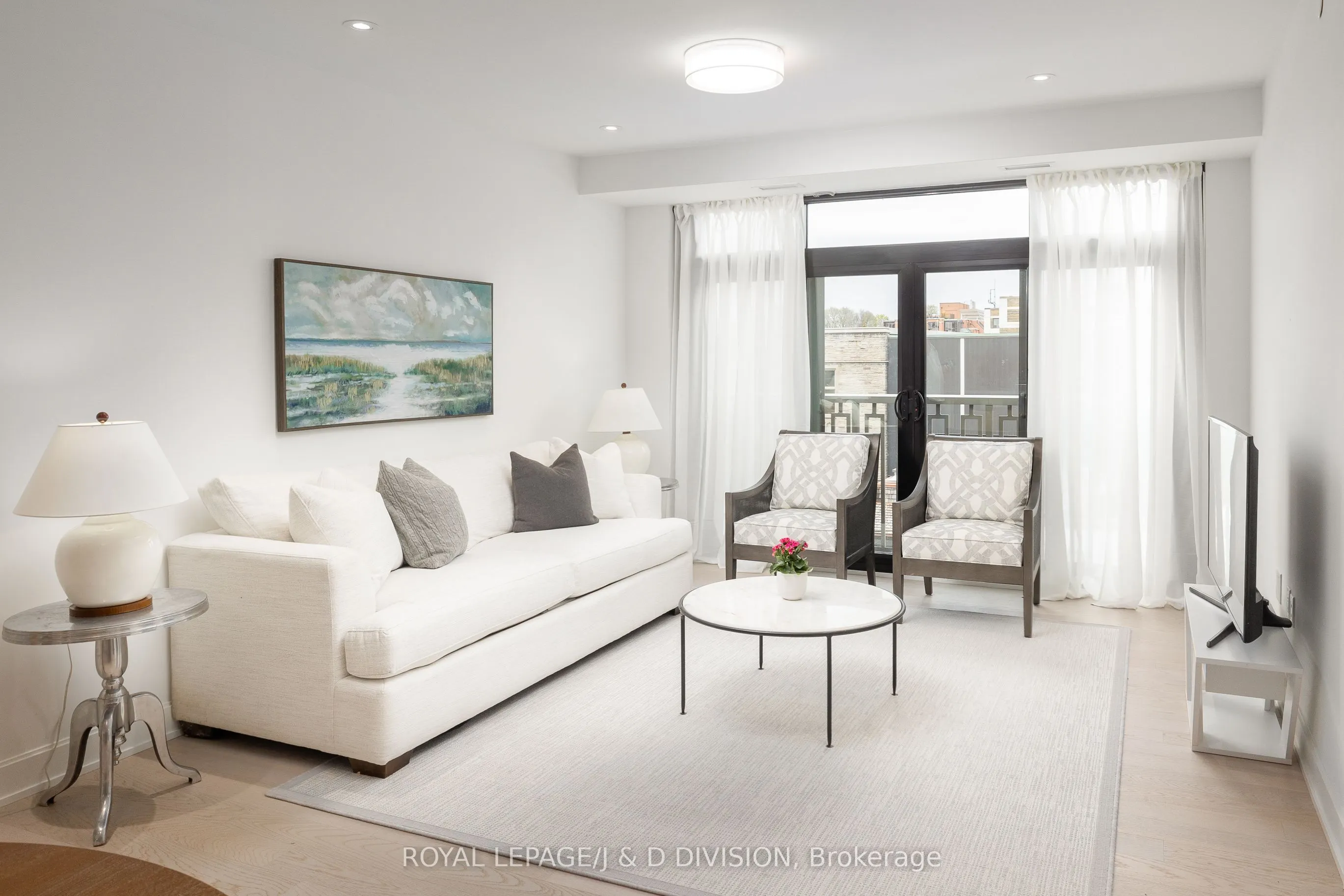 1 Strathgowan Avenue, #407