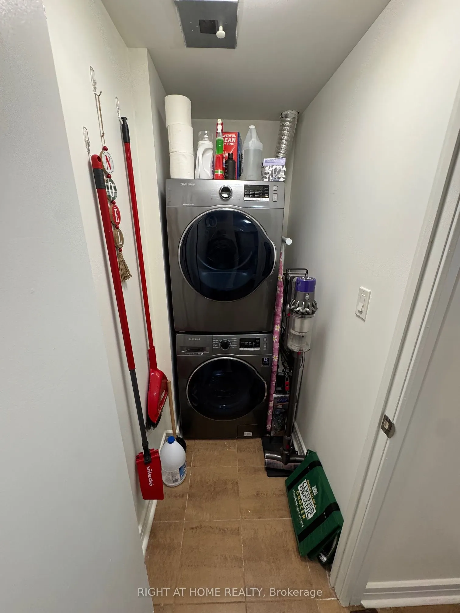 16 Harrison Garden Boulevard, #1507