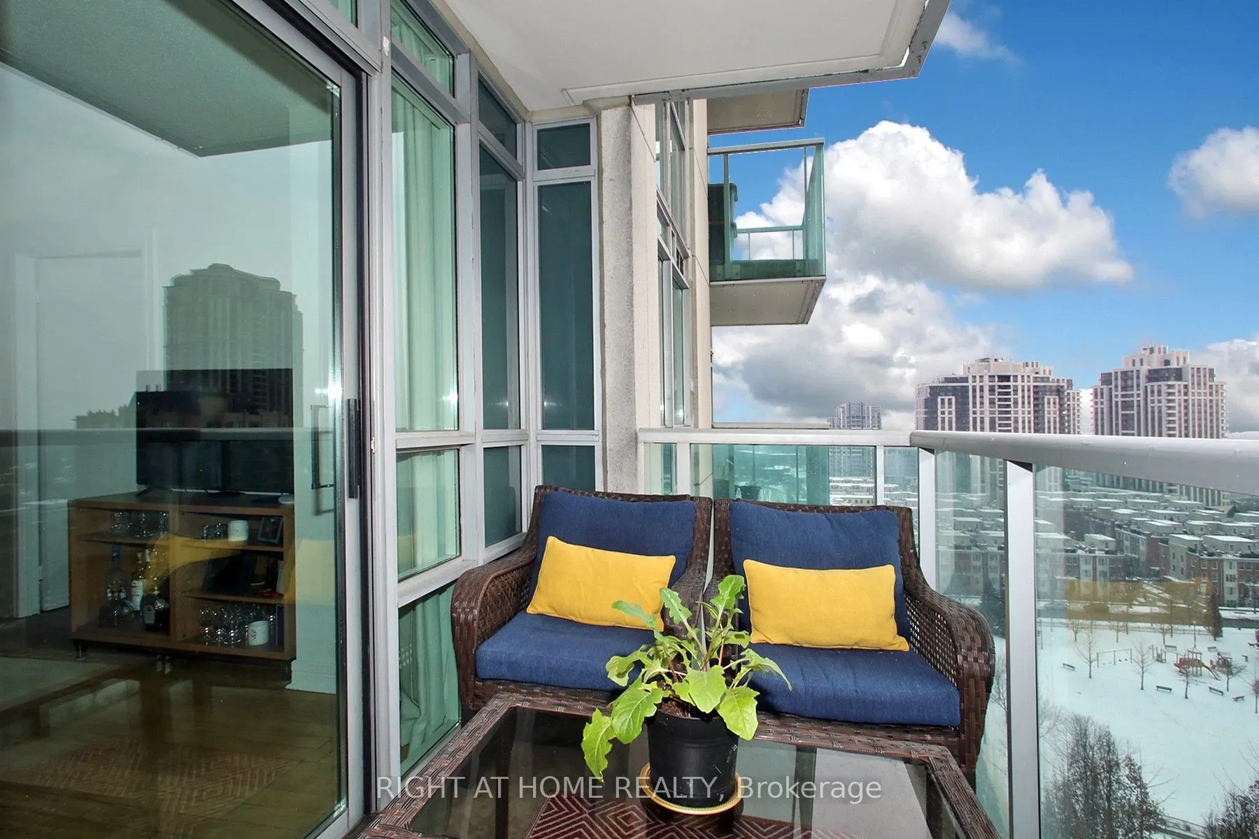 16 Harrison Garden Boulevard, #1507