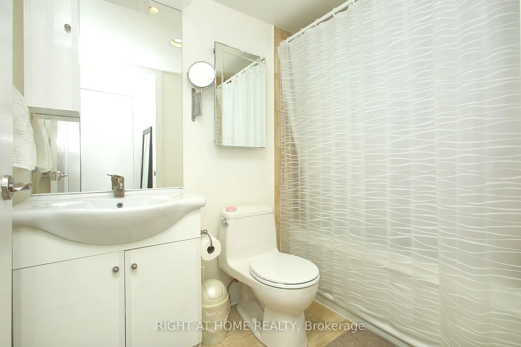 16 Harrison Garden Boulevard, #1507