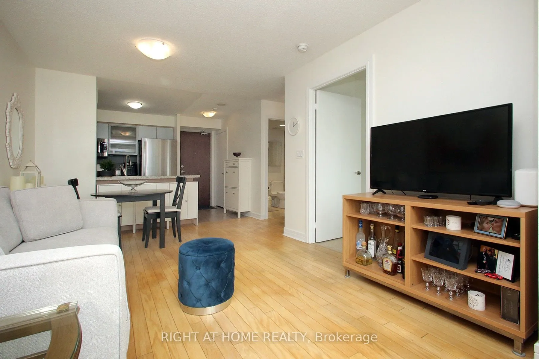 16 Harrison Garden Boulevard, #1507