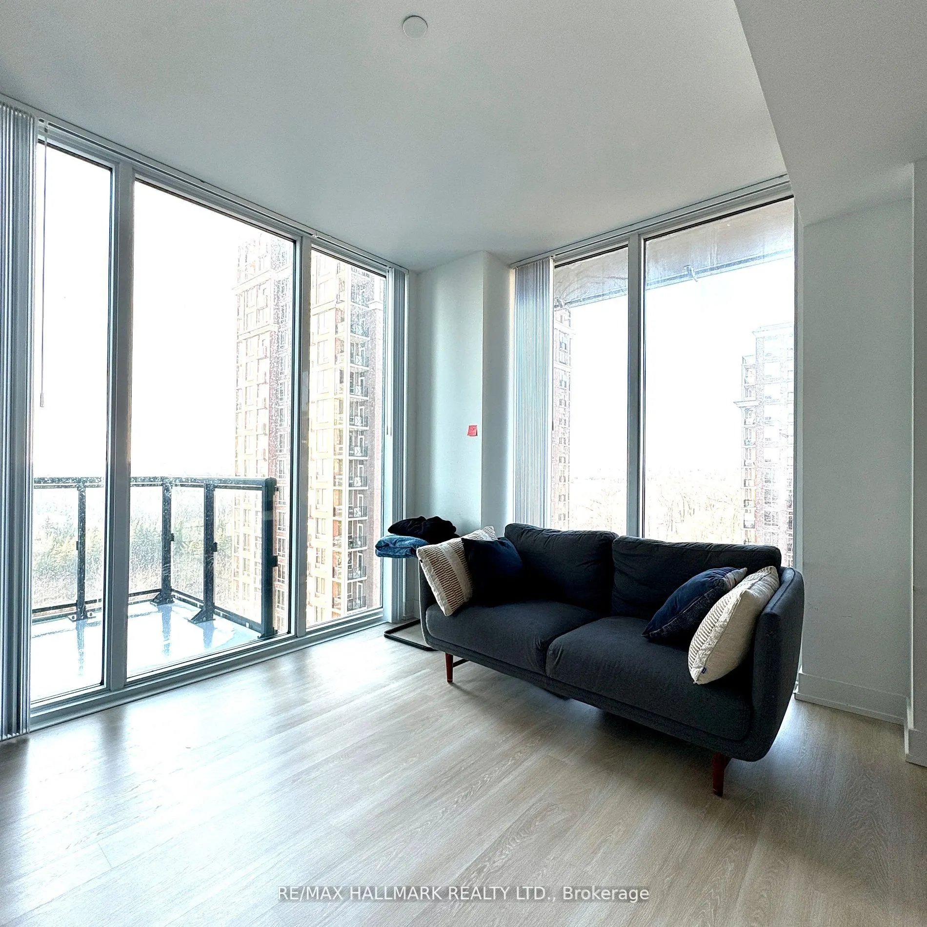 20 Inn on the Park Drive, #1037