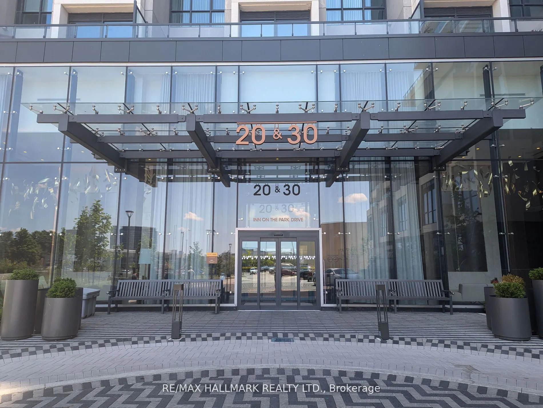 20 Inn on the Park Drive, #1037