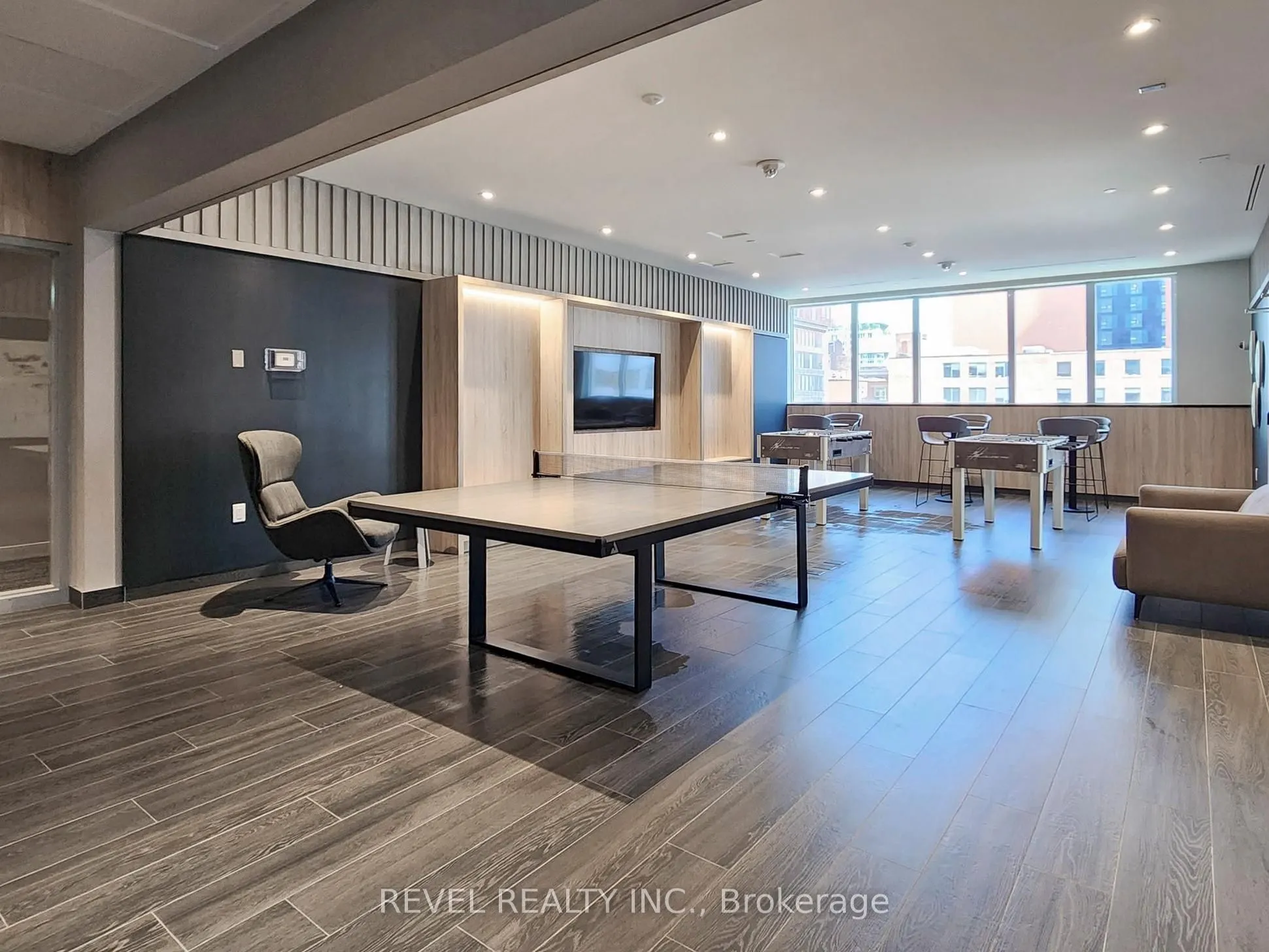 357 King Street W, #705