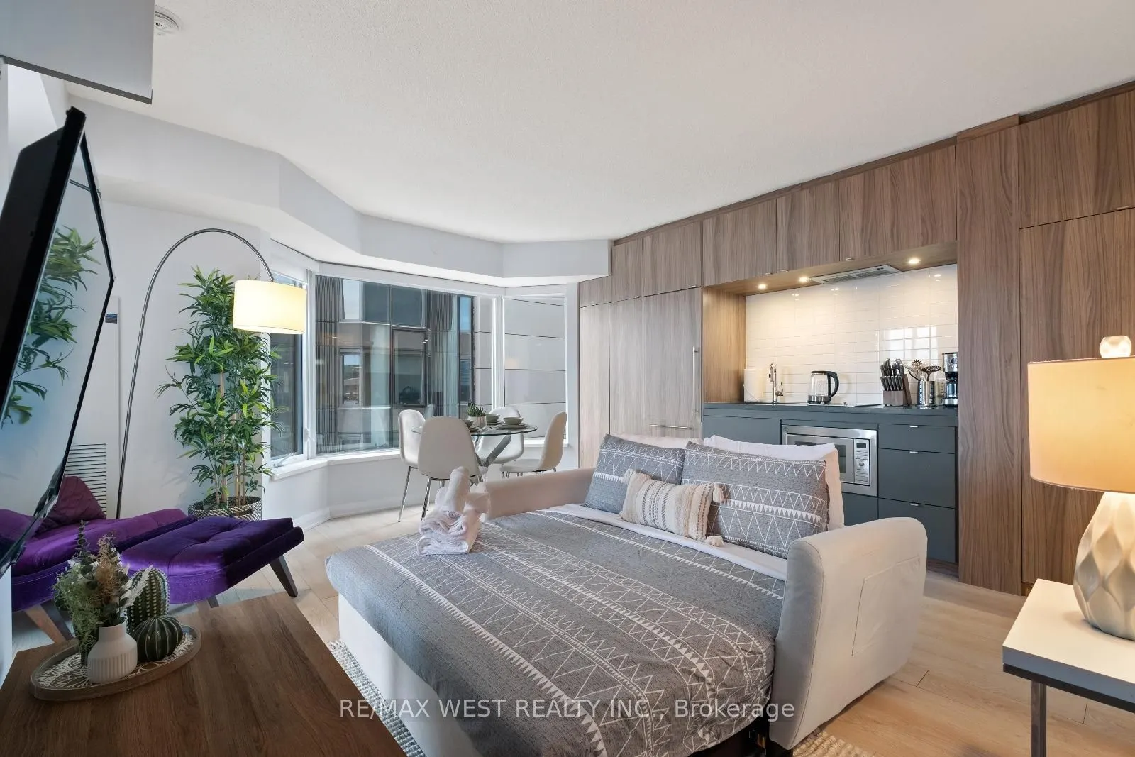 155 Yorkville Avenue, #704