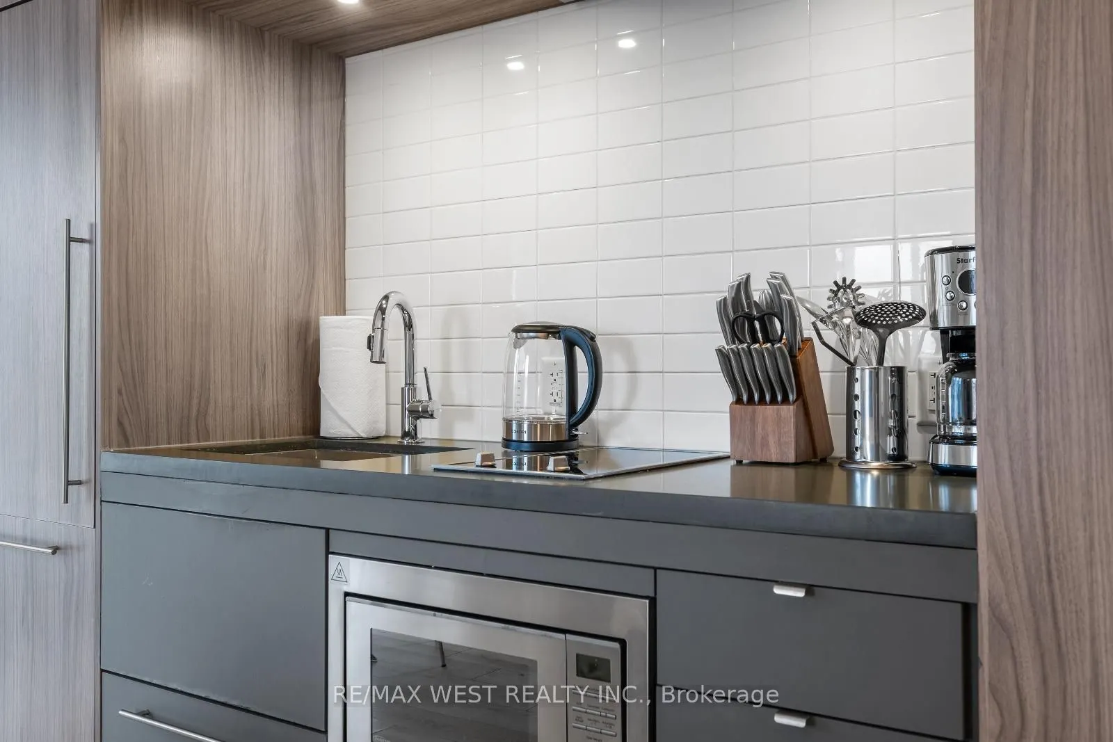 155 Yorkville Avenue, #704