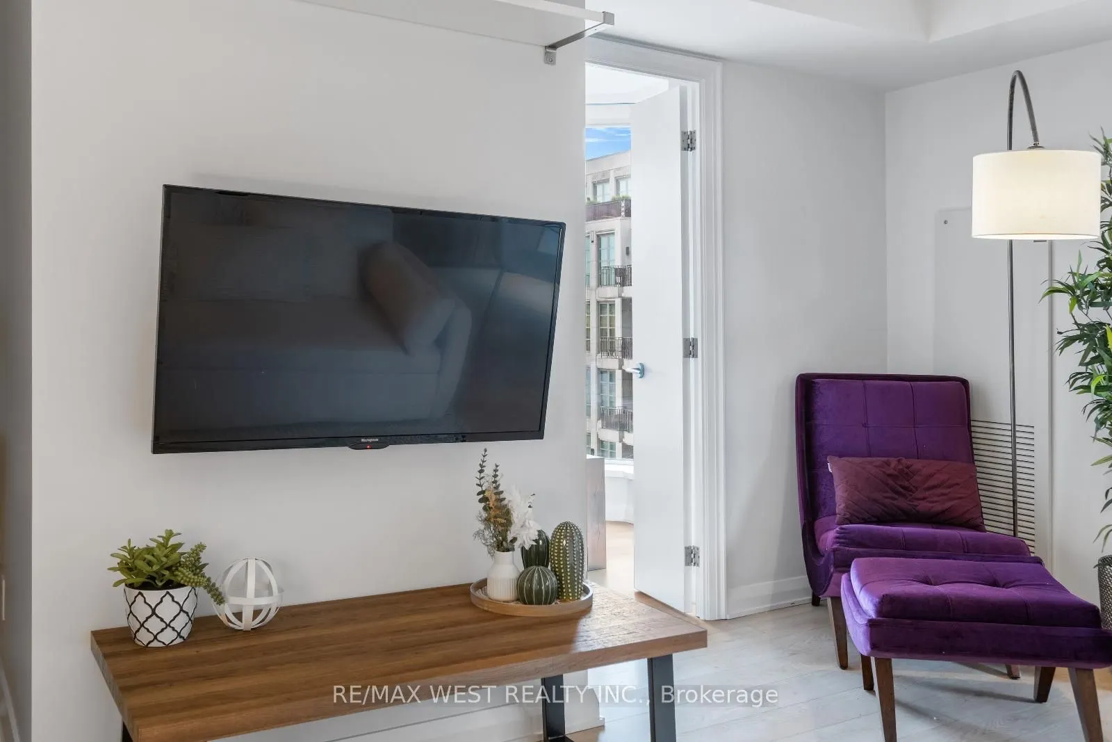 155 Yorkville Avenue, #704