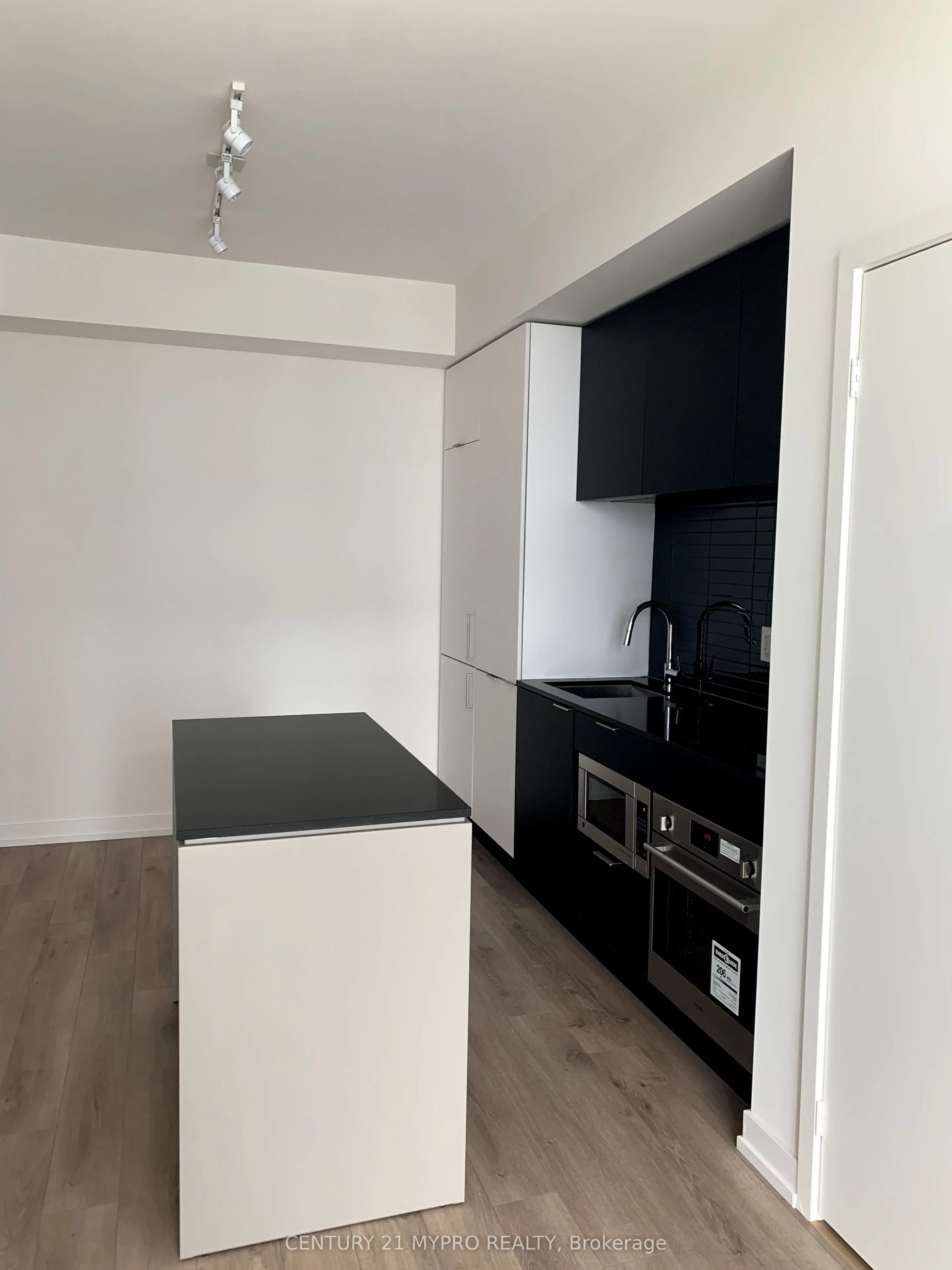 33 Helendale Avenue, #2509