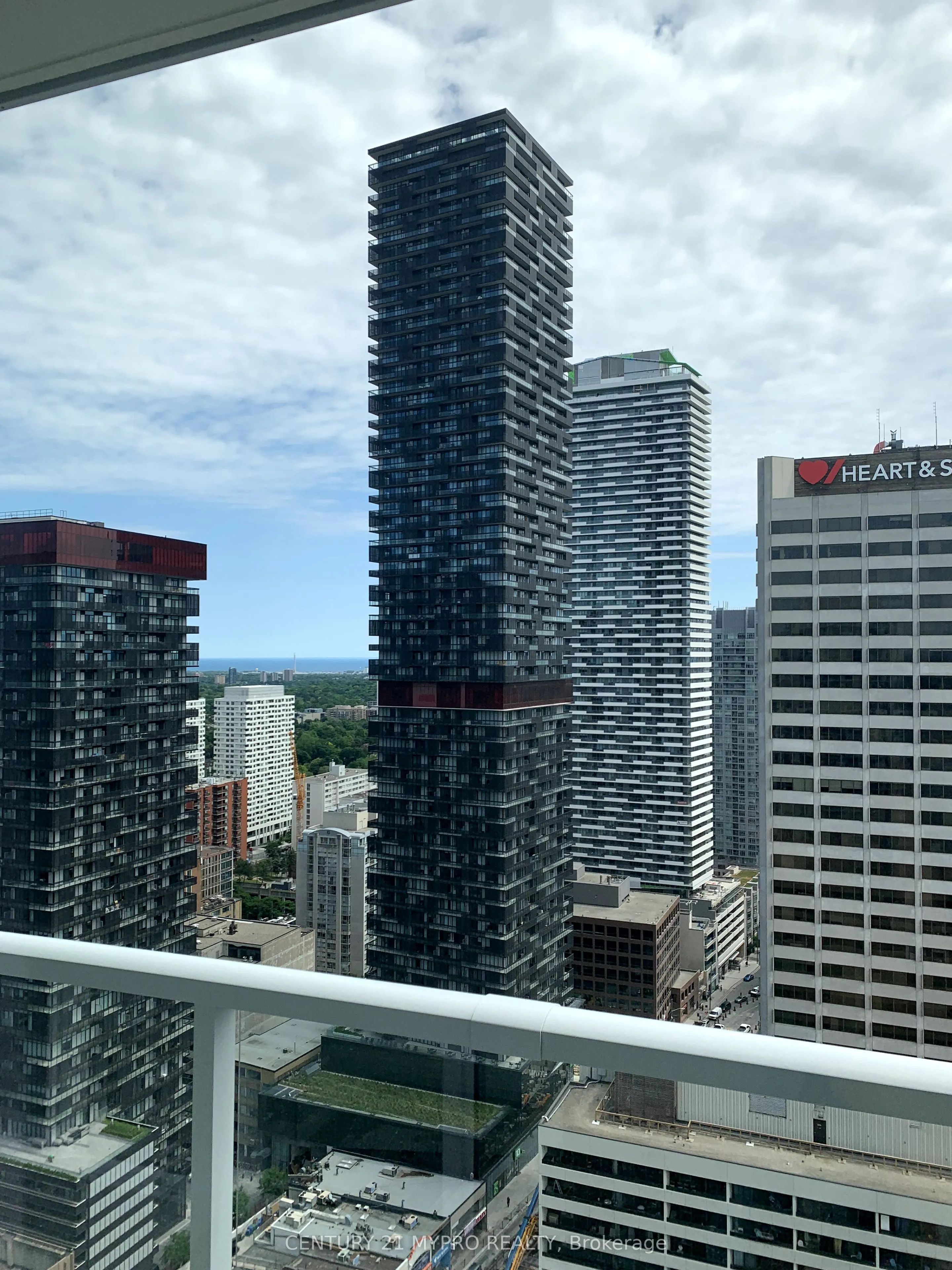 33 Helendale Avenue, #2509
