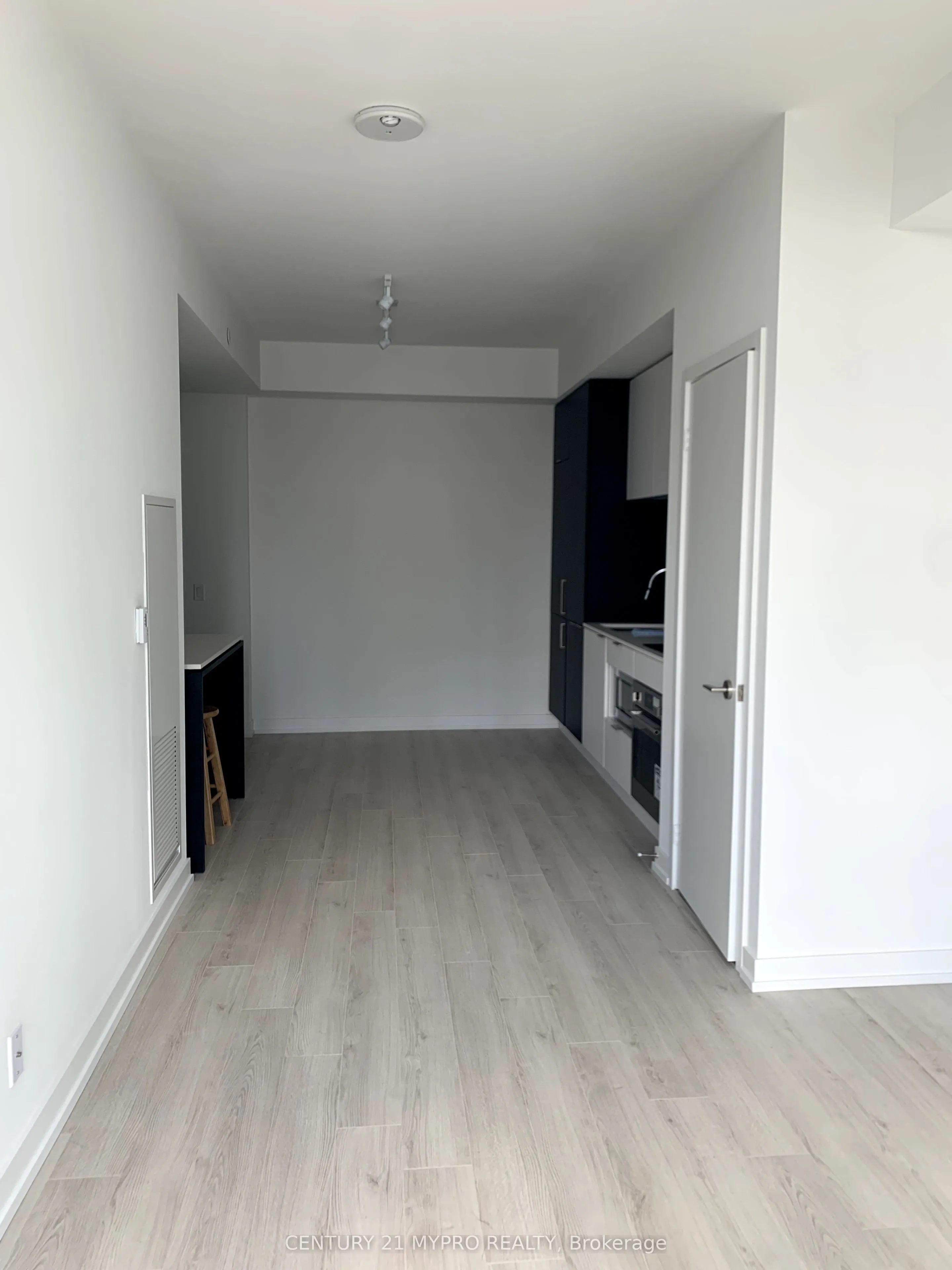 33 Helendale Avenue, #2509