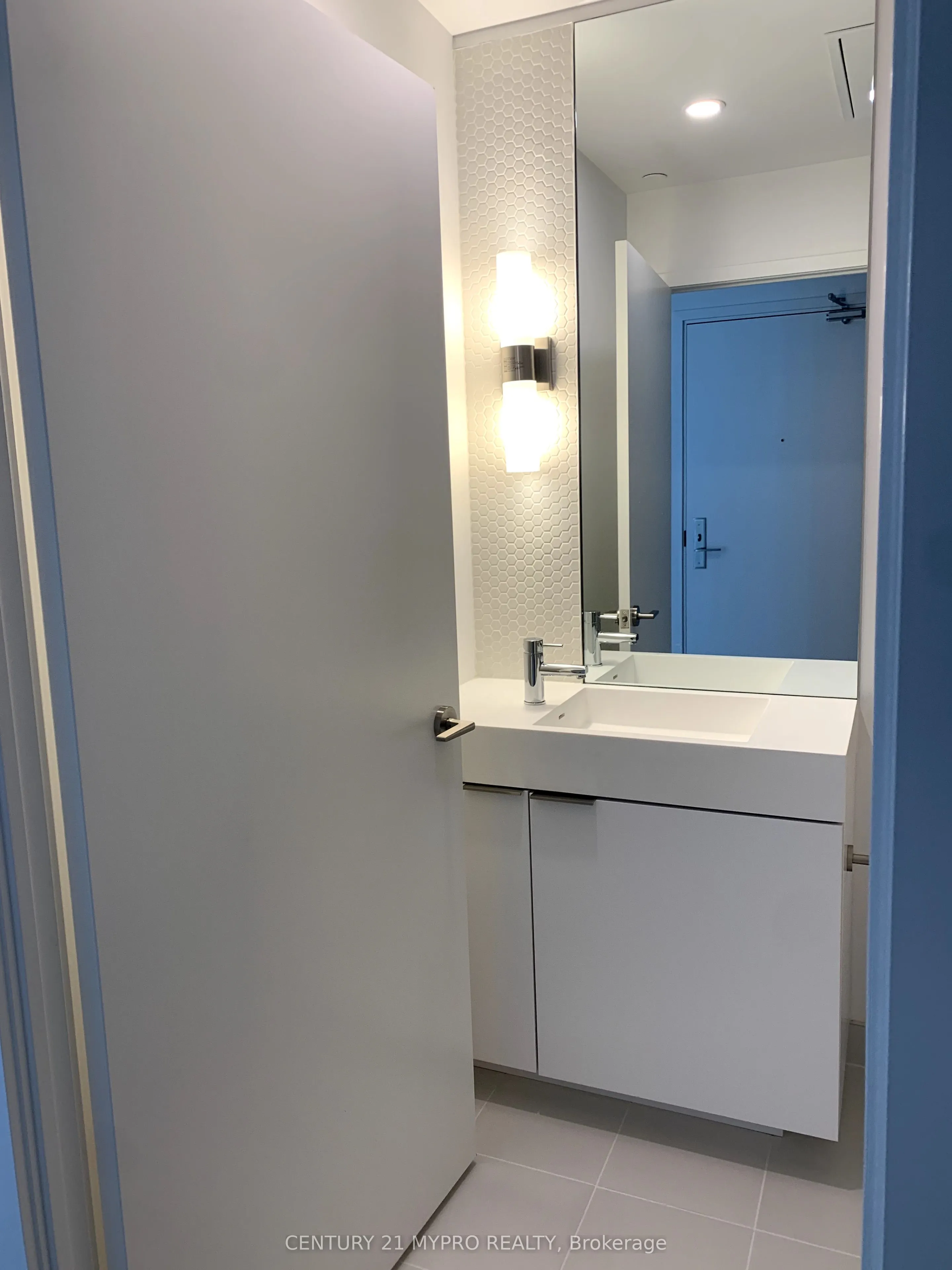33 Helendale Avenue, #2509