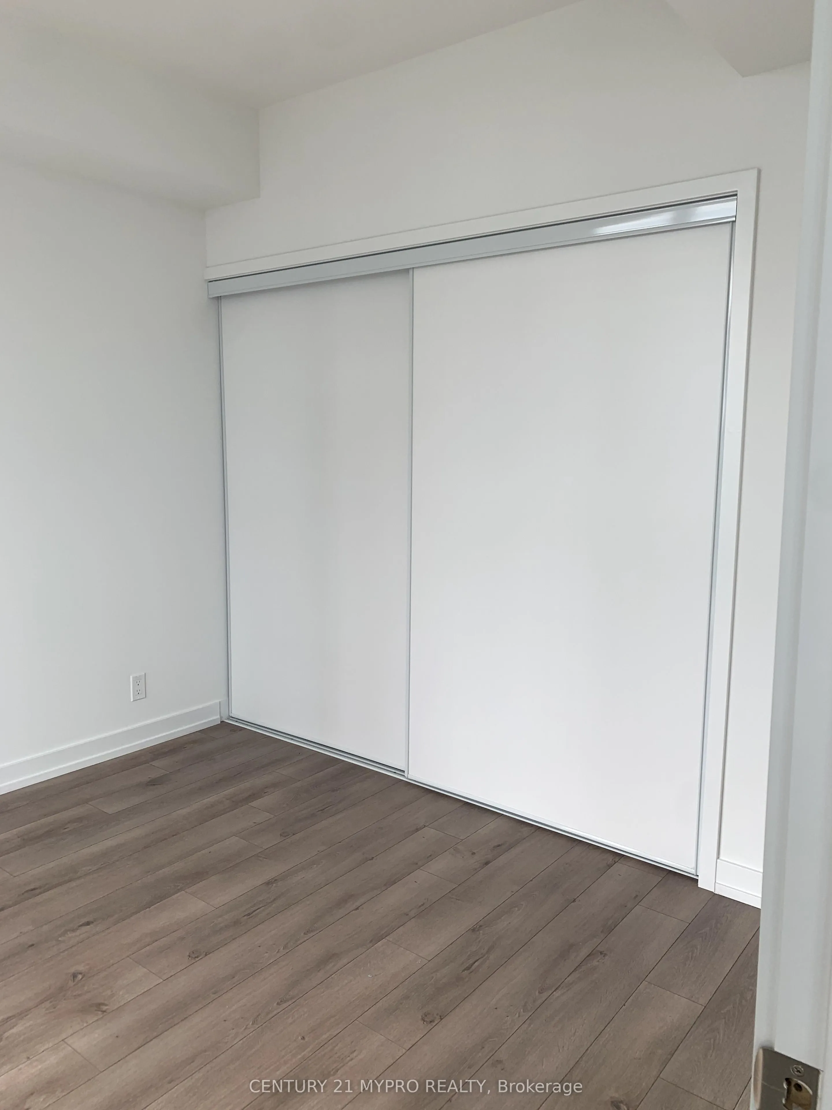 33 Helendale Avenue, #2509