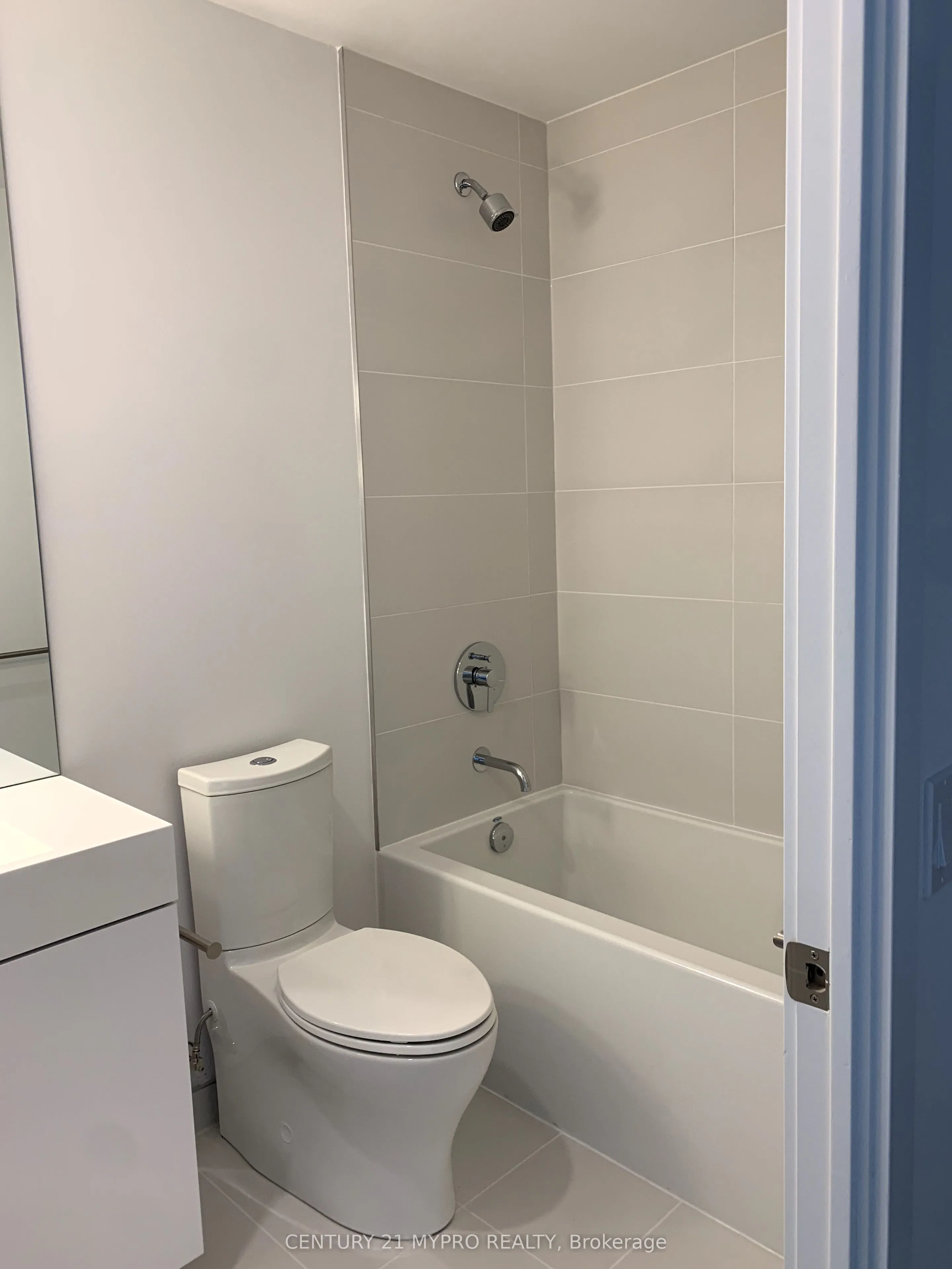 33 Helendale Avenue, #2509
