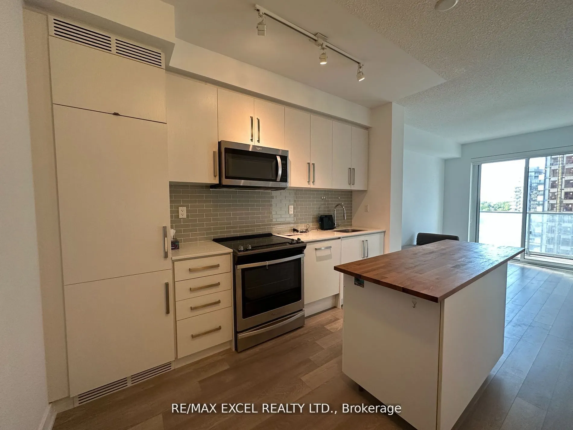 5180 Yonge Street, #803