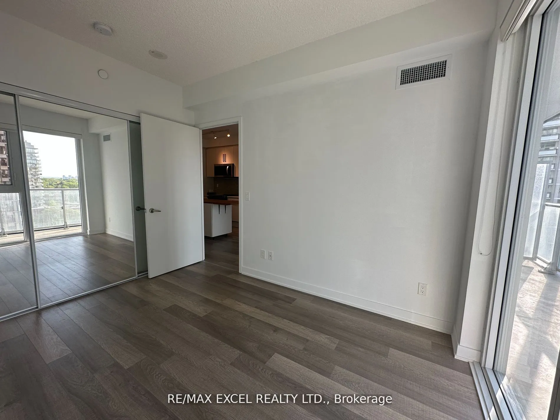 5180 Yonge Street, #803