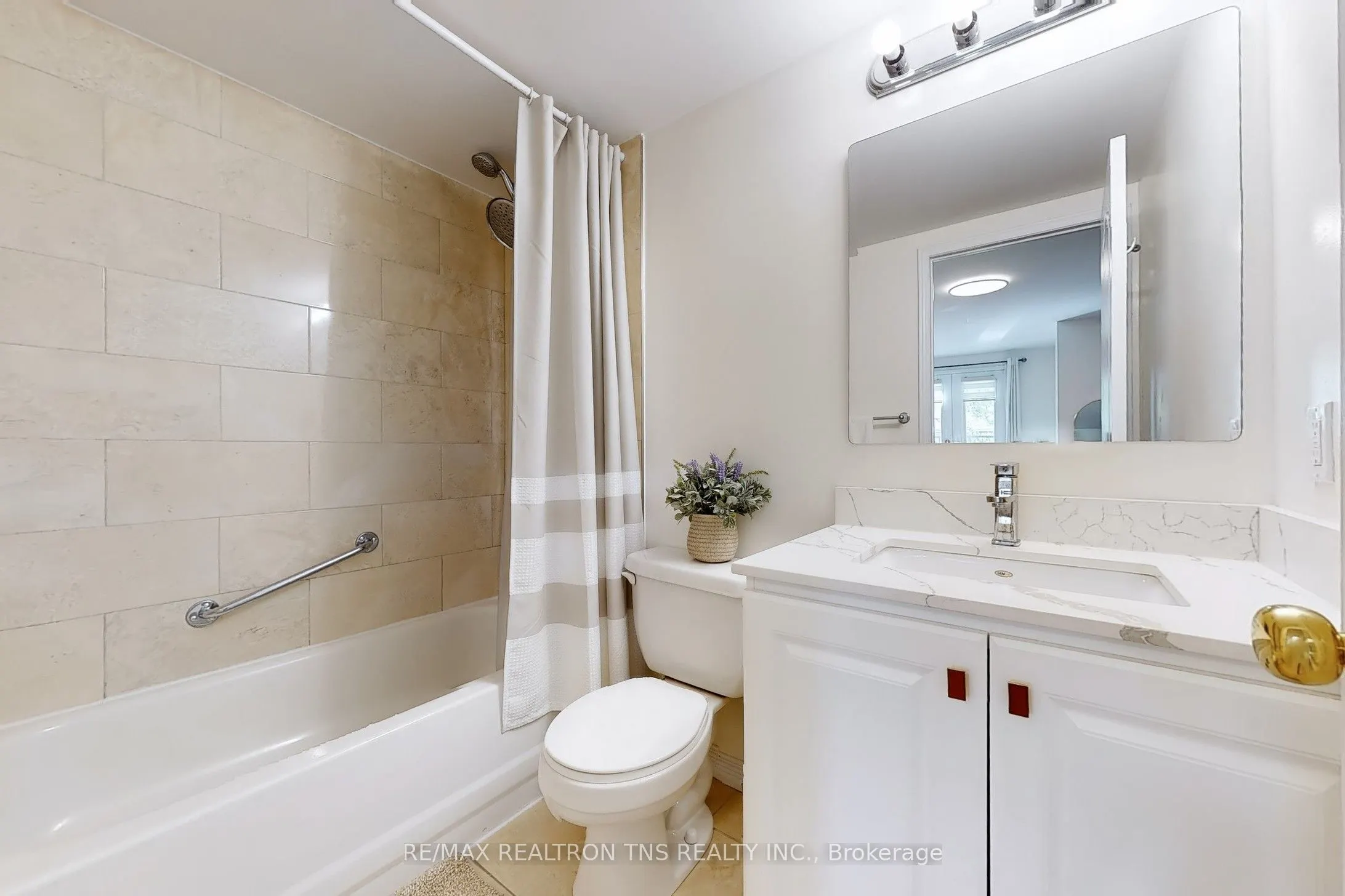 108 Finch Avenue W, #C11