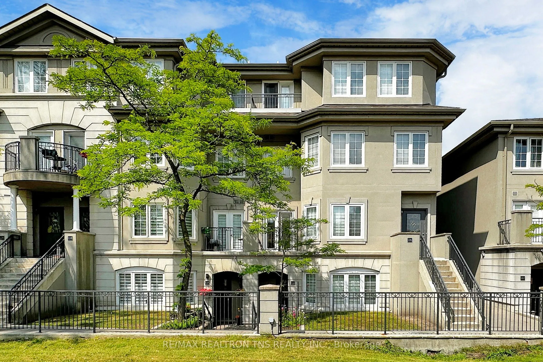108 Finch Avenue W, #C11