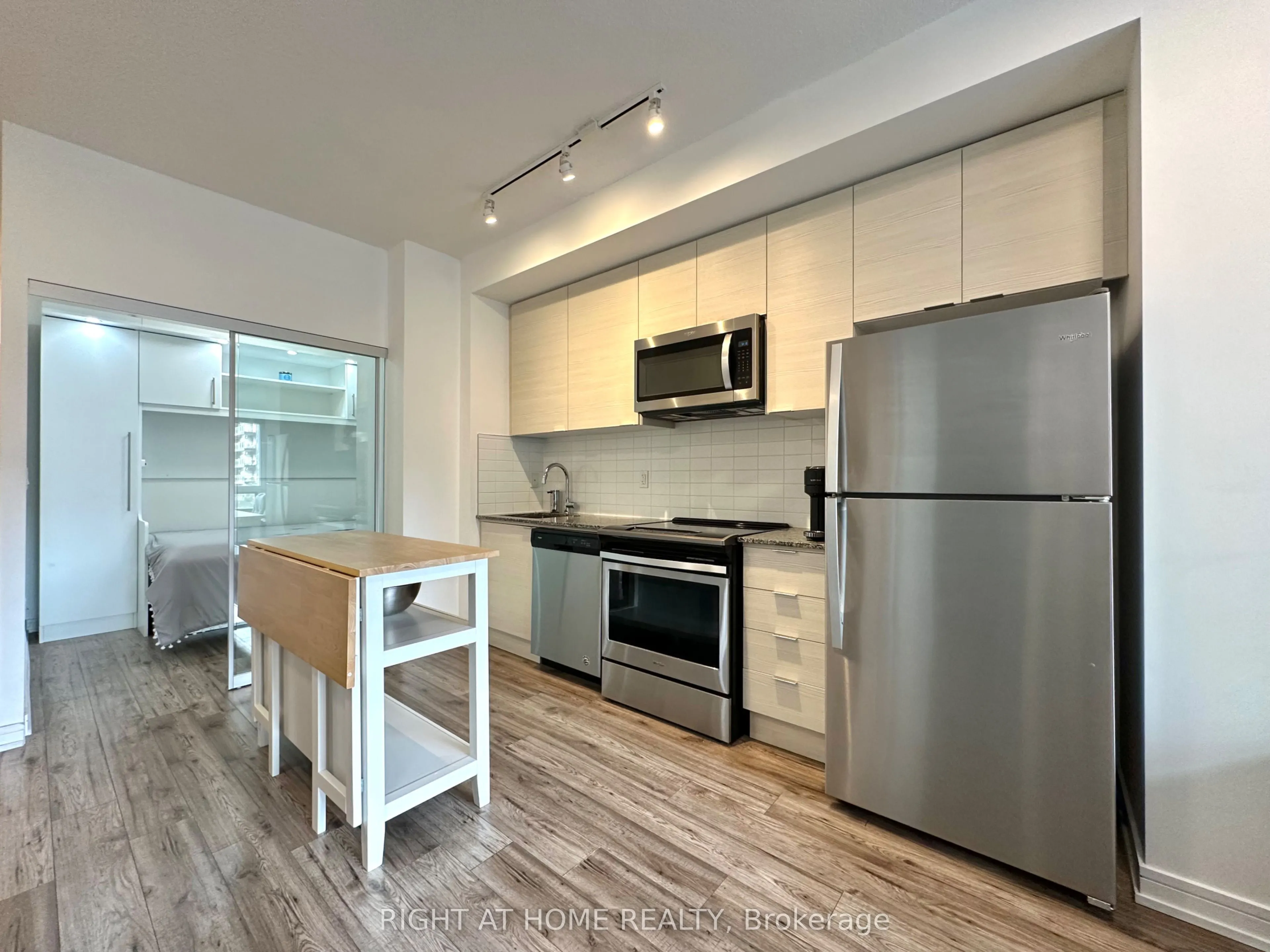 621 Sheppard Avenue E, #321