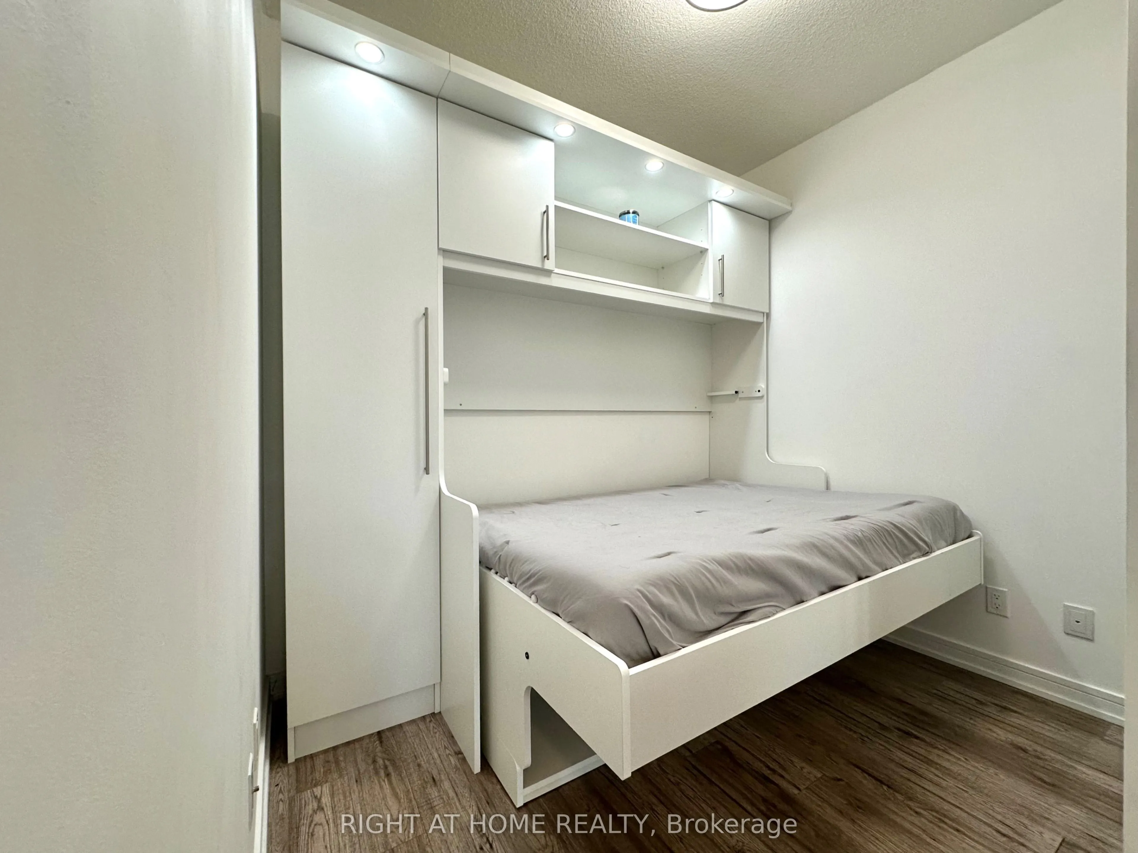 621 Sheppard Avenue E, #321