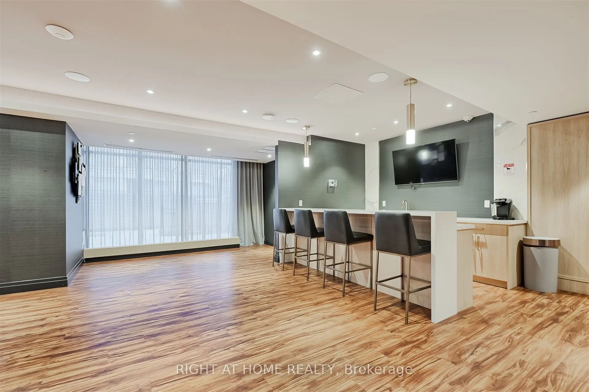 621 Sheppard Avenue E, #321